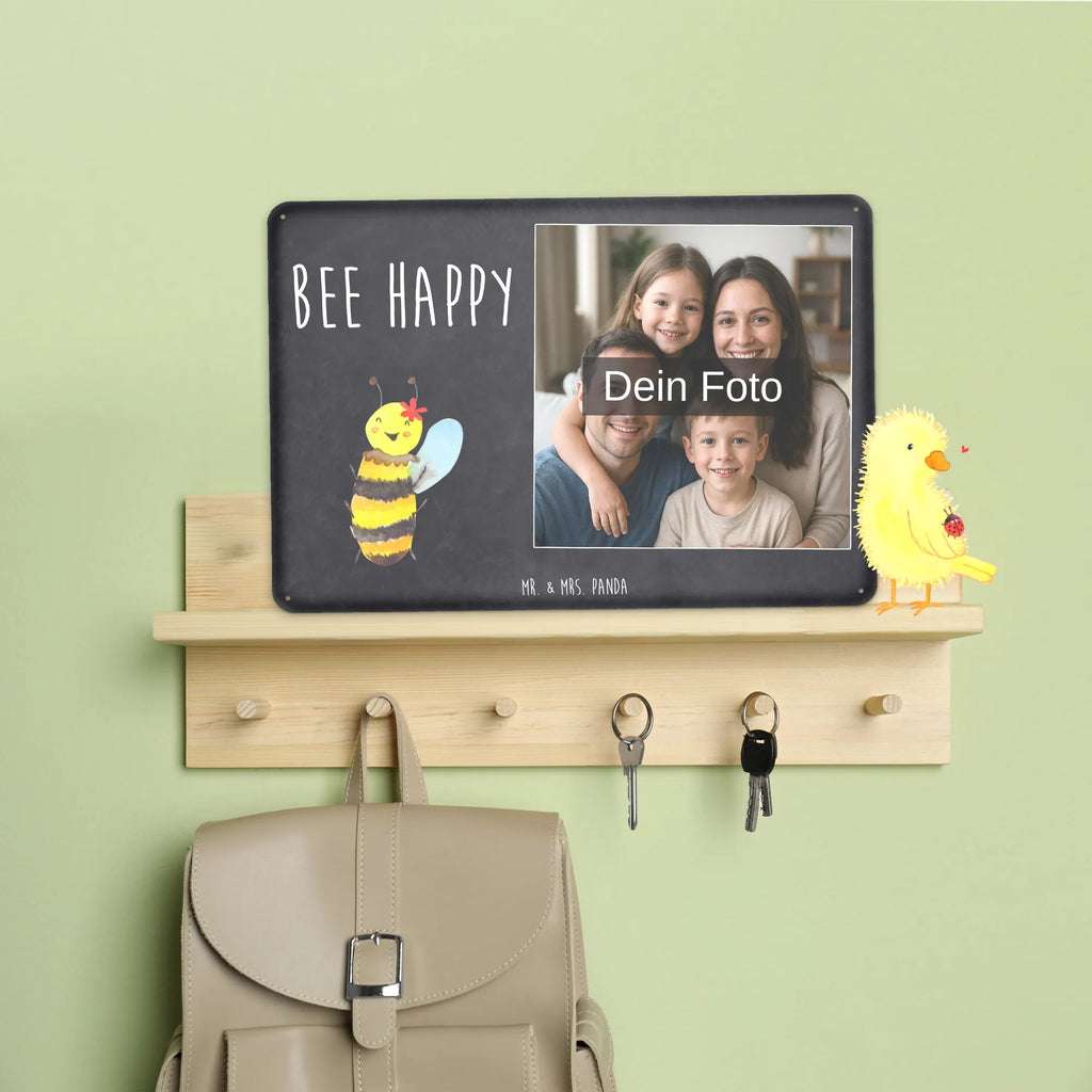 Personalisiertes Foto Blechschild Biene Happy Blechschild Wohnzimmer Mit Bild, Dekoschild Metall Mit Foto, Blechschild Mit Fotodruck, Blechschild Für Garten Mit Foto, Blechschild Zum Hinstellen Mit Bild, Lustiges Blechschild Mit Foto, Blechschild Handgemacht Mit Foto, Foto-Blechschild Für Zuhause, Retro Blechschild Mit Bild, Blechschild Küche Mit Foto, Wandschild Mit Foto, Blechschild Für Balkon Mit Wunschbild, Design Blechschild Mit Bild, Blechschild Mit Bild Und Namen, Blechschild Für Männer Mit Foto, Blechschild Mit Wunschfoto, Metallschild Mit Foto, Nostalgieschild Mit Foto, Blechschild Mit Eigenem Bild, Blechschild Für Frauen Mit Bild, Personalisierbares Blechschild Mit Foto, Personalisierte Wanddeko Aus Metall Mit Foto, Blechschild Zum Aufhängen Mit Foto, Vintage Blechschild Mit Wunschfoto, Metallschild Mit Wunschfoto, Blechschild Als Geschenk Mit Bild, Blechschild Für Freunde Mit Wunschfoto, Türschild Mit Bild, Blechschild Mit Foto, Spruchschild Mit Foto, Hummel, Wespe, Biene