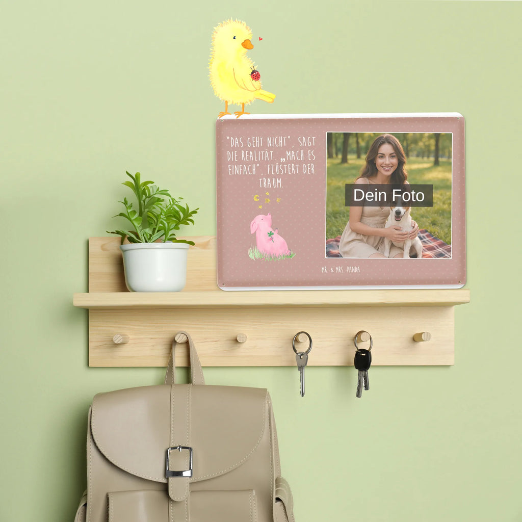 Personalisiertes Foto Blechschild Schwein Glück Blechschild Mit Wunschfoto, Blechschild Für Garten Mit Foto, Blechschild Handgemacht Mit Foto, Personalisierte Wanddeko Aus Metall Mit Foto, Blechschild Mit Foto, Blechschild Für Frauen Mit Bild, Vintage Blechschild Mit Wunschfoto, Nostalgieschild Mit Foto, Metallschild Mit Foto, Blechschild Für Freunde Mit Wunschfoto, Blechschild Mit Bild Und Namen, Metallschild Mit Wunschfoto, Blechschild Zum Hinstellen Mit Bild, Blechschild Küche Mit Foto, Blechschild Als Geschenk Mit Bild, Design Blechschild Mit Bild, Spruchschild Mit Foto, Türschild Mit Bild, Wandschild Mit Foto, Foto-Blechschild Für Zuhause, Personalisierbares Blechschild Mit Foto, Dekoschild Metall Mit Foto, Retro Blechschild Mit Bild, Blechschild Wohnzimmer Mit Bild, Blechschild Zum Aufhängen Mit Foto, Lustiges Blechschild Mit Foto, Blechschild Für Männer Mit Foto, Blechschild Für Balkon Mit Wunschbild, Blechschild Mit Fotodruck, Blechschild Mit Eigenem Bild, Tiermotive, Gute Laune, lustige Sprüche, Tiere, Motivation, Glücksbringer, Sterne, Schweinchen, Träume, Ziele, Sernchen, Schwein, Glücksschwein. Glück
