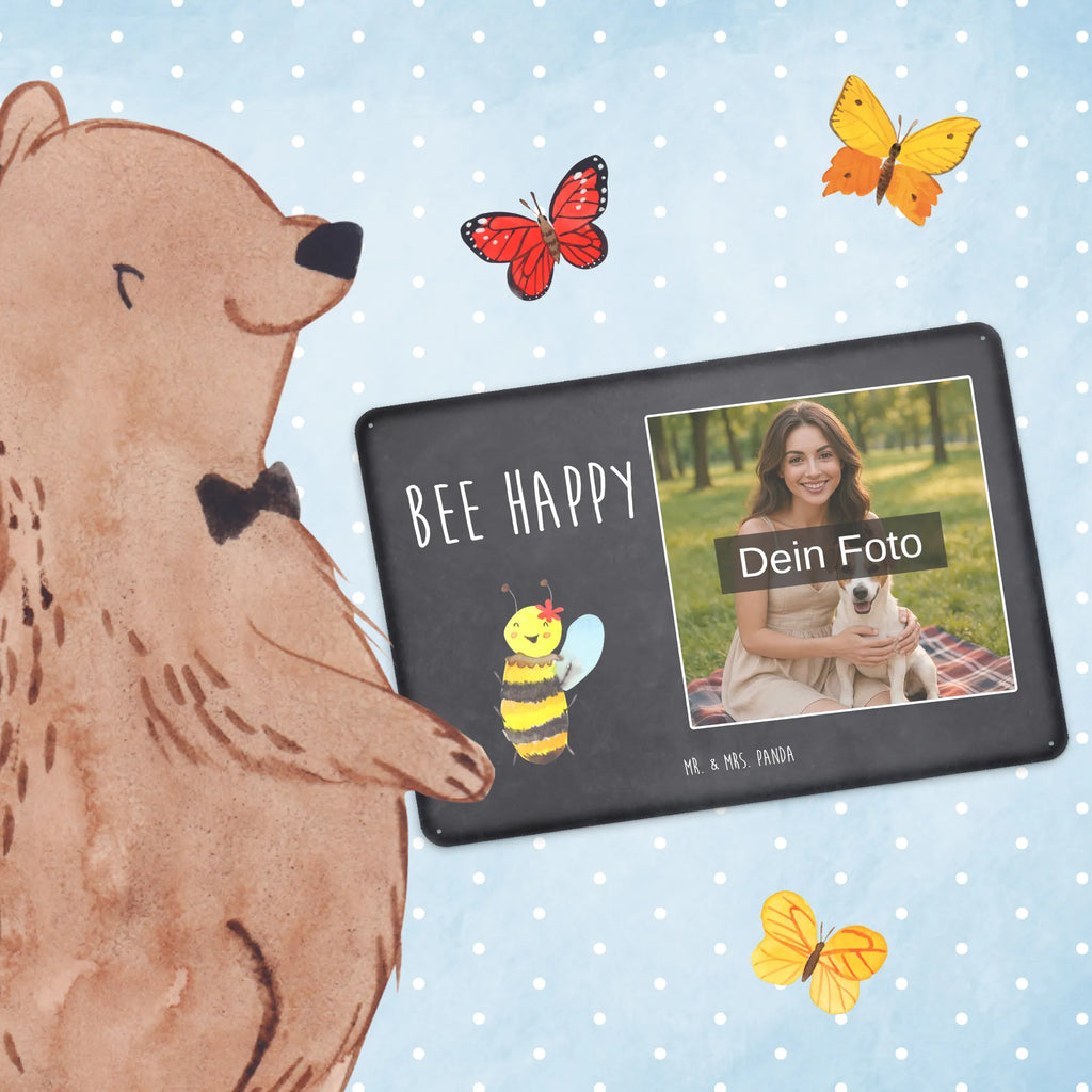 Personalisiertes Foto Blechschild Biene Happy Blechschild Wohnzimmer Mit Bild, Dekoschild Metall Mit Foto, Blechschild Mit Fotodruck, Blechschild Für Garten Mit Foto, Blechschild Zum Hinstellen Mit Bild, Lustiges Blechschild Mit Foto, Blechschild Handgemacht Mit Foto, Foto-Blechschild Für Zuhause, Retro Blechschild Mit Bild, Blechschild Küche Mit Foto, Wandschild Mit Foto, Blechschild Für Balkon Mit Wunschbild, Design Blechschild Mit Bild, Blechschild Mit Bild Und Namen, Blechschild Für Männer Mit Foto, Blechschild Mit Wunschfoto, Metallschild Mit Foto, Nostalgieschild Mit Foto, Blechschild Mit Eigenem Bild, Blechschild Für Frauen Mit Bild, Personalisierbares Blechschild Mit Foto, Personalisierte Wanddeko Aus Metall Mit Foto, Blechschild Zum Aufhängen Mit Foto, Vintage Blechschild Mit Wunschfoto, Metallschild Mit Wunschfoto, Blechschild Als Geschenk Mit Bild, Blechschild Für Freunde Mit Wunschfoto, Türschild Mit Bild, Blechschild Mit Foto, Spruchschild Mit Foto, Hummel, Wespe, Biene