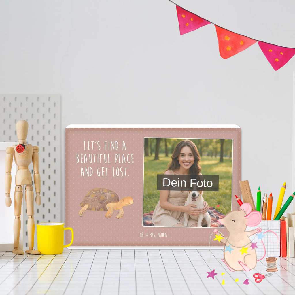 Spersonalizowany metalowy szyld ze zdjęciem Żółw maszerować Blechschild Wohnzimmer Mit Bild, Blechschild Zum Hinstellen Mit Bild, Personalisierbares Blechschild Mit Foto, Blechschild Für Balkon Mit Wunschbild, Blechschild Mit Wunschfoto, Design Blechschild Mit Bild, Blechschild Handgemacht Mit Foto, Blechschild Mit Fotodruck, Blechschild Als Geschenk Mit Bild, Foto-Blechschild Für Zuhause, Metallschild Mit Foto, Nostalgieschild Mit Foto, Retro Blechschild Mit Bild, Blechschild Für Frauen Mit Bild, Vintage Blechschild Mit Wunschfoto, Lustiges Blechschild Mit Foto, Blechschild Für Freunde Mit Wunschfoto, Blechschild Zum Aufhängen Mit Foto, Metallschild Mit Wunschfoto, Dekoschild Metall Mit Foto, Personalisierte Wanddeko Aus Metall Mit Foto, Spruchschild Mit Foto, Blechschild Für Männer Mit Foto, Blechschild Mit Foto, Blechschild Mit Bild Und Namen, Blechschild Küche Mit Foto, Türschild Mit Bild, Blechschild Mit Eigenem Bild, Wandschild Mit Foto, Blechschild Für Garten Mit Foto, Meerestiere, Meer, Urlaub, Lieblingsmensch, Schildkröten, Reiselust, Neustart, Abenteuer, Motivation, Schildkröte, get lost, Inspiration