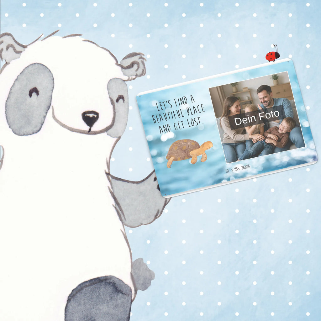 Spersonalizowany metalowy szyld ze zdjęciem Żółw maszerować Blechschild Wohnzimmer Mit Bild, Blechschild Zum Hinstellen Mit Bild, Personalisierbares Blechschild Mit Foto, Blechschild Für Balkon Mit Wunschbild, Blechschild Mit Wunschfoto, Design Blechschild Mit Bild, Blechschild Handgemacht Mit Foto, Blechschild Mit Fotodruck, Blechschild Als Geschenk Mit Bild, Foto-Blechschild Für Zuhause, Metallschild Mit Foto, Nostalgieschild Mit Foto, Retro Blechschild Mit Bild, Blechschild Für Frauen Mit Bild, Vintage Blechschild Mit Wunschfoto, Lustiges Blechschild Mit Foto, Blechschild Für Freunde Mit Wunschfoto, Blechschild Zum Aufhängen Mit Foto, Metallschild Mit Wunschfoto, Dekoschild Metall Mit Foto, Personalisierte Wanddeko Aus Metall Mit Foto, Spruchschild Mit Foto, Blechschild Für Männer Mit Foto, Blechschild Mit Foto, Blechschild Mit Bild Und Namen, Blechschild Küche Mit Foto, Türschild Mit Bild, Blechschild Mit Eigenem Bild, Wandschild Mit Foto, Blechschild Für Garten Mit Foto, Meerestiere, Meer, Urlaub, Lieblingsmensch, Schildkröten, Reiselust, Neustart, Abenteuer, Motivation, Schildkröte, get lost, Inspiration