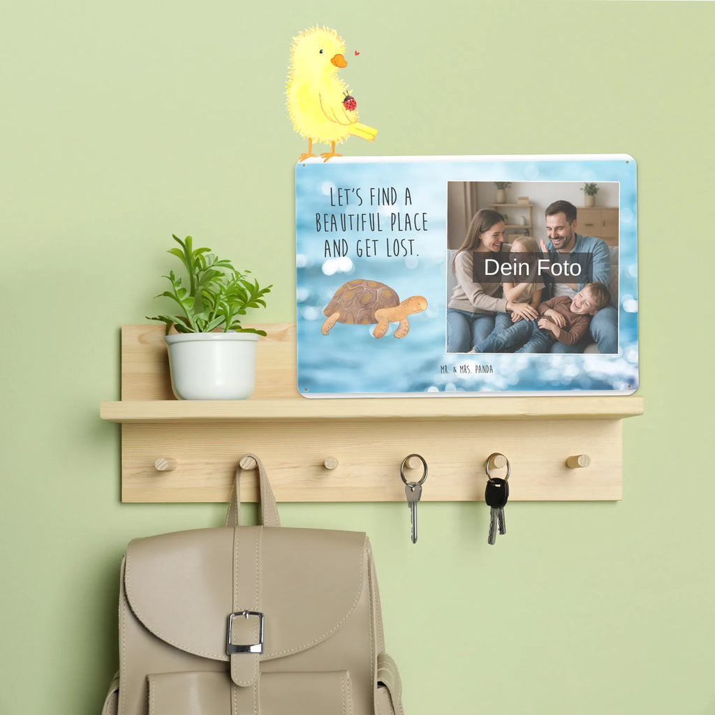 Spersonalizowany metalowy szyld ze zdjęciem Żółw maszerować Blechschild Wohnzimmer Mit Bild, Blechschild Zum Hinstellen Mit Bild, Personalisierbares Blechschild Mit Foto, Blechschild Für Balkon Mit Wunschbild, Blechschild Mit Wunschfoto, Design Blechschild Mit Bild, Blechschild Handgemacht Mit Foto, Blechschild Mit Fotodruck, Blechschild Als Geschenk Mit Bild, Foto-Blechschild Für Zuhause, Metallschild Mit Foto, Nostalgieschild Mit Foto, Retro Blechschild Mit Bild, Blechschild Für Frauen Mit Bild, Vintage Blechschild Mit Wunschfoto, Lustiges Blechschild Mit Foto, Blechschild Für Freunde Mit Wunschfoto, Blechschild Zum Aufhängen Mit Foto, Metallschild Mit Wunschfoto, Dekoschild Metall Mit Foto, Personalisierte Wanddeko Aus Metall Mit Foto, Spruchschild Mit Foto, Blechschild Für Männer Mit Foto, Blechschild Mit Foto, Blechschild Mit Bild Und Namen, Blechschild Küche Mit Foto, Türschild Mit Bild, Blechschild Mit Eigenem Bild, Wandschild Mit Foto, Blechschild Für Garten Mit Foto, Meerestiere, Meer, Urlaub, Lieblingsmensch, Schildkröten, Reiselust, Neustart, Abenteuer, Motivation, Schildkröte, get lost, Inspiration