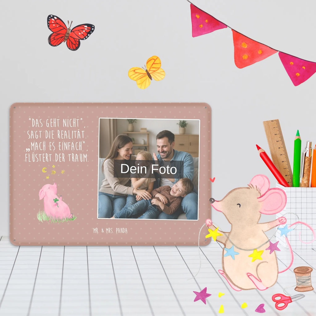 Personalisiertes Foto Blechschild Schwein Glück Blechschild Mit Wunschfoto, Blechschild Für Garten Mit Foto, Blechschild Handgemacht Mit Foto, Personalisierte Wanddeko Aus Metall Mit Foto, Blechschild Mit Foto, Blechschild Für Frauen Mit Bild, Vintage Blechschild Mit Wunschfoto, Nostalgieschild Mit Foto, Metallschild Mit Foto, Blechschild Für Freunde Mit Wunschfoto, Blechschild Mit Bild Und Namen, Metallschild Mit Wunschfoto, Blechschild Zum Hinstellen Mit Bild, Blechschild Küche Mit Foto, Blechschild Als Geschenk Mit Bild, Design Blechschild Mit Bild, Spruchschild Mit Foto, Türschild Mit Bild, Wandschild Mit Foto, Foto-Blechschild Für Zuhause, Personalisierbares Blechschild Mit Foto, Dekoschild Metall Mit Foto, Retro Blechschild Mit Bild, Blechschild Wohnzimmer Mit Bild, Blechschild Zum Aufhängen Mit Foto, Lustiges Blechschild Mit Foto, Blechschild Für Männer Mit Foto, Blechschild Für Balkon Mit Wunschbild, Blechschild Mit Fotodruck, Blechschild Mit Eigenem Bild, Tiermotive, Gute Laune, lustige Sprüche, Tiere, Motivation, Glücksbringer, Sterne, Schweinchen, Träume, Ziele, Sernchen, Schwein, Glücksschwein. Glück