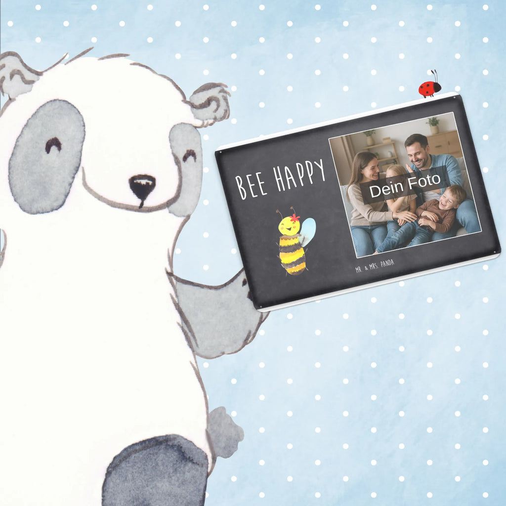 Personalisiertes Foto Blechschild Biene Happy Blechschild Wohnzimmer Mit Bild, Dekoschild Metall Mit Foto, Blechschild Mit Fotodruck, Blechschild Für Garten Mit Foto, Blechschild Zum Hinstellen Mit Bild, Lustiges Blechschild Mit Foto, Blechschild Handgemacht Mit Foto, Foto-Blechschild Für Zuhause, Retro Blechschild Mit Bild, Blechschild Küche Mit Foto, Wandschild Mit Foto, Blechschild Für Balkon Mit Wunschbild, Design Blechschild Mit Bild, Blechschild Mit Bild Und Namen, Blechschild Für Männer Mit Foto, Blechschild Mit Wunschfoto, Metallschild Mit Foto, Nostalgieschild Mit Foto, Blechschild Mit Eigenem Bild, Blechschild Für Frauen Mit Bild, Personalisierbares Blechschild Mit Foto, Personalisierte Wanddeko Aus Metall Mit Foto, Blechschild Zum Aufhängen Mit Foto, Vintage Blechschild Mit Wunschfoto, Metallschild Mit Wunschfoto, Blechschild Als Geschenk Mit Bild, Blechschild Für Freunde Mit Wunschfoto, Türschild Mit Bild, Blechschild Mit Foto, Spruchschild Mit Foto, Hummel, Wespe, Biene