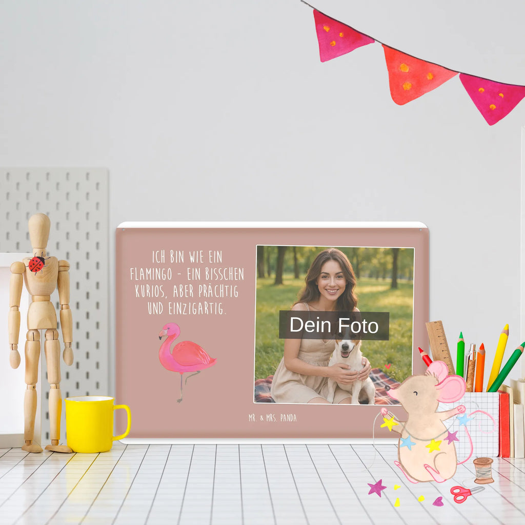 Personalisiertes Foto Blechschild Flamingo Classic Lustiges Blechschild Mit Foto, Blechschild Als Geschenk Mit Bild, Retro Blechschild Mit Bild, Blechschild Wohnzimmer Mit Bild, Design Blechschild Mit Bild, Blechschild Mit Bild Und Namen, Wandschild Mit Foto, Blechschild Mit Foto, Metallschild Mit Wunschfoto, Metallschild Mit Foto, Blechschild Für Balkon Mit Wunschbild, Blechschild Küche Mit Foto, Blechschild Handgemacht Mit Foto, Personalisierte Wanddeko Aus Metall Mit Foto, Blechschild Mit Fotodruck, Blechschild Zum Hinstellen Mit Bild, Nostalgieschild Mit Foto, Blechschild Mit Wunschfoto, Blechschild Für Männer Mit Foto, Blechschild Zum Aufhängen Mit Foto, Türschild Mit Bild, Blechschild Für Garten Mit Foto, Blechschild Für Freunde Mit Wunschfoto, Personalisierbares Blechschild Mit Foto, Vintage Blechschild Mit Wunschfoto, Blechschild Mit Eigenem Bild, Dekoschild Metall Mit Foto, Foto-Blechschild Für Zuhause, Spruchschild Mit Foto, Blechschild Für Frauen Mit Bild, Flamingo, Freundin, Spruch, Selbstliebe, Sohn, Geschwister, für mich, Stolz, Einzigartig, ich, Freundinnen, Außenseiter, Tochter