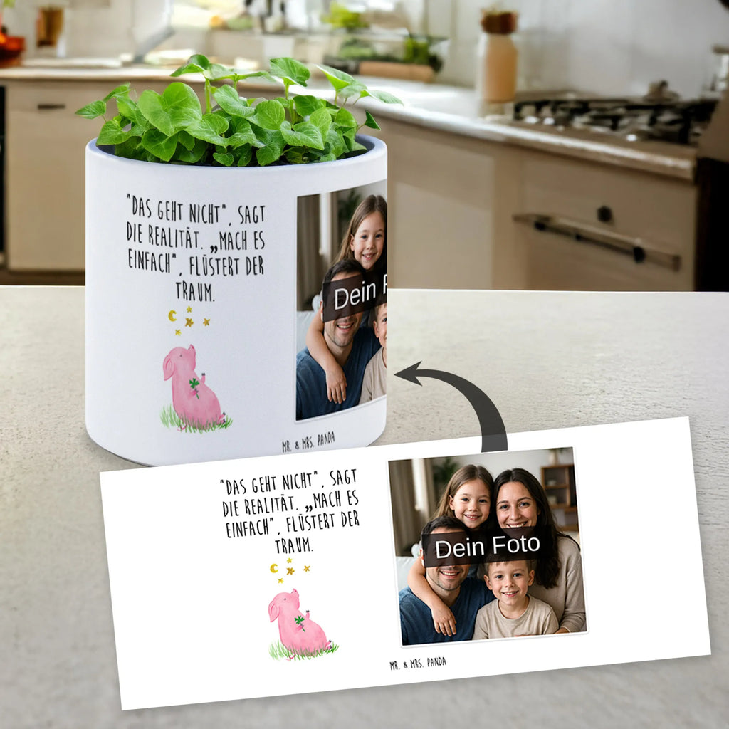 Personalisierter Foto XL Blumentopf Schwein Glück XL Übertopf Für Balkon Mit Wunschbild, XL Pflanztopf Für Mama Mit Foto, Kunststoffblumentopf Groß Mit Wunschfoto, Personalisierter XL Blumentopf Mit Foto, Blumentopf Groß Mit Familienfoto, Blumentopf Aus Keramik XL Mit Foto, Beton Pflanzgefäß XL Mit Fotodruck, Großer Blumentopf Mit Wunschfoto, Großer Blumentopf Mit Bild Und Wunschtext, Pflanztopf Groß Mit Bild, Fotogeschenk XL Blumentopf, Großer Blumentopf Mit Lieblingsfoto, Blumentopf Groß Selbst Gestalten Mit Foto, Blumentopf Extra Groß Mit Fotodruck, Blumentopf Terrasse Groß Mit Foto, Pflanzkübel Groß Mit Eigenem Foto, XL Blumentopf Mit Foto, Übertopf XL Mit Wunschfoto, Personalisierter Pflanzkübel Groß Mit Bild, Blumentopf Für Garten Mit Bild, XL Blumentopf Für Wohnzimmer Mit Foto, Blumentopf Groß Mit Haustierfoto, Pflanzgefäß XL Mit Foto Und Namen, Geschenk Blumentopf Groß Mit Foto, XL Blumentopf Für Hochzeit Mit Bild, Dekotopf Groß Mit Wunschbild, XL Blumentopf Mit Kinderfoto, Tiermotive, Gute Laune, lustige Sprüche, Tiere, Glücksschwein. Glück, Ziele, Sterne, Motivation, Schwein, Glücksbringer, Träume, Schweinchen, Sernchen
