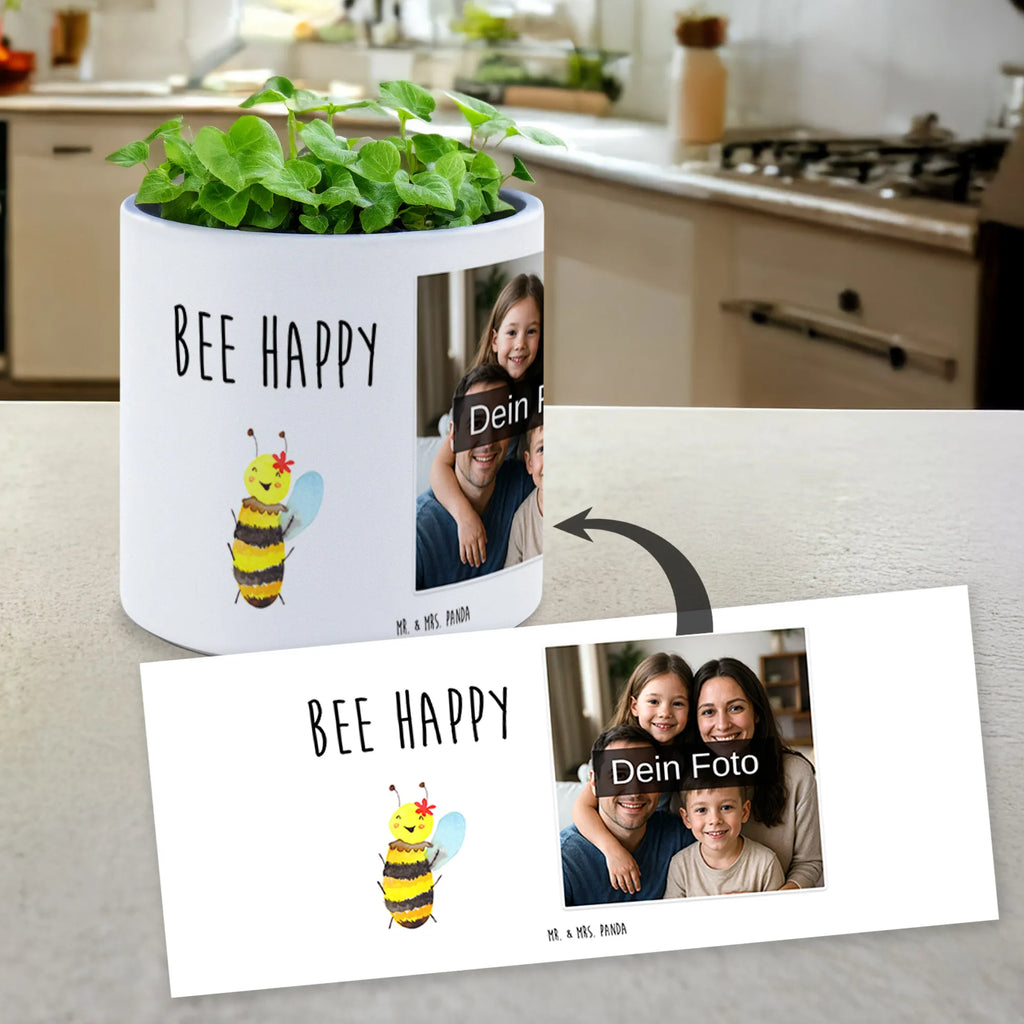 Personalisierter Foto XL Blumentopf Biene Happy Geschenk Blumentopf Groß Mit Foto, XL Übertopf Für Balkon Mit Wunschbild, Personalisierter XL Blumentopf Mit Foto, Großer Blumentopf Mit Lieblingsfoto, Pflanztopf Groß Mit Bild, Großer Blumentopf Mit Wunschfoto, Blumentopf Aus Keramik XL Mit Foto, Blumentopf Groß Selbst Gestalten Mit Foto, XL Blumentopf Für Hochzeit Mit Bild, Blumentopf Groß Mit Familienfoto, Pflanzkübel Groß Mit Eigenem Foto, Dekotopf Groß Mit Wunschbild, XL Blumentopf Mit Kinderfoto, Kunststoffblumentopf Groß Mit Wunschfoto, Blumentopf Groß Mit Haustierfoto, Personalisierter Pflanzkübel Groß Mit Bild, Großer Blumentopf Mit Bild Und Wunschtext, XL Blumentopf Für Wohnzimmer Mit Foto, XL Blumentopf Mit Foto, Fotogeschenk XL Blumentopf, Blumentopf Terrasse Groß Mit Foto, Beton Pflanzgefäß XL Mit Fotodruck, Blumentopf Extra Groß Mit Fotodruck, Übertopf XL Mit Wunschfoto, Pflanzgefäß XL Mit Foto Und Namen, XL Pflanztopf Für Mama Mit Foto, Blumentopf Für Garten Mit Bild, Biene, Wespe, Hummel