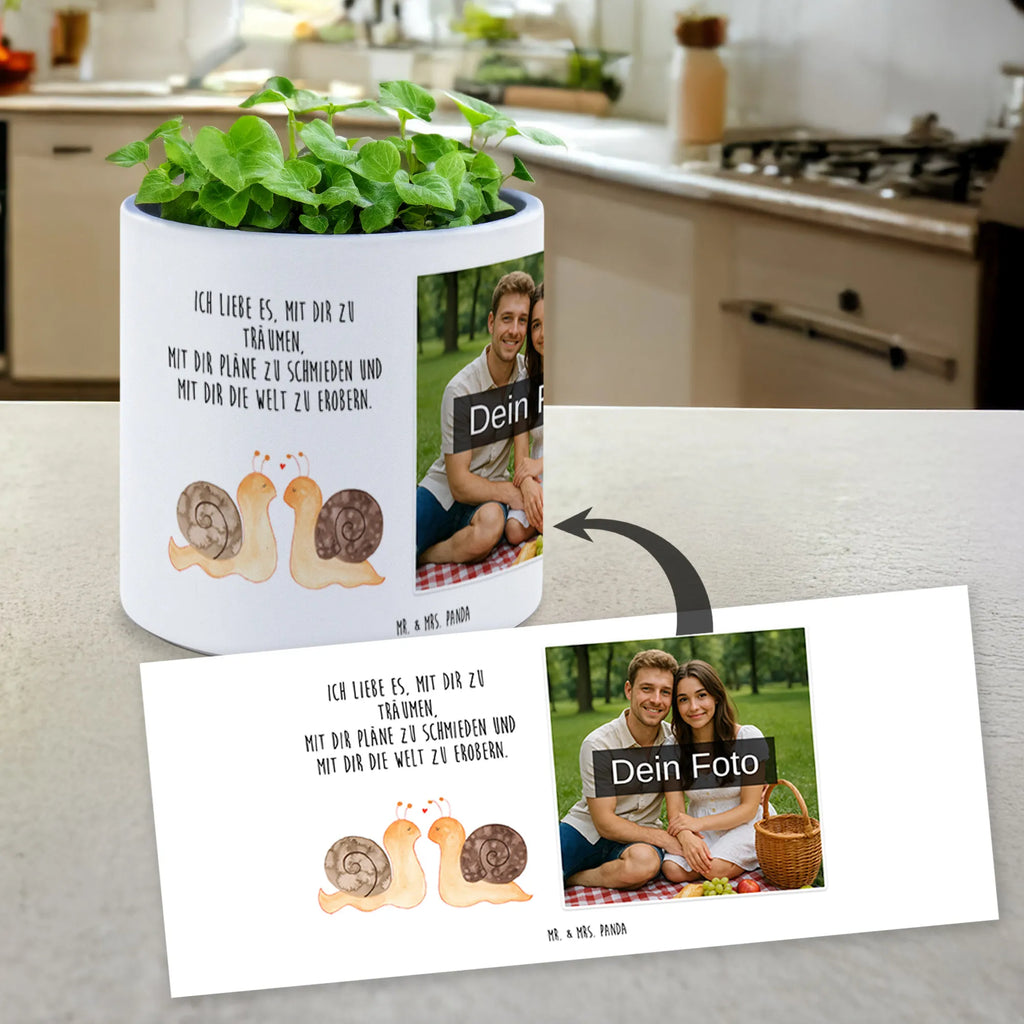 Personalisierter Foto XL Blumentopf Schnecken Liebe Blumentopf Für Garten Mit Bild, Pflanzgefäß XL Mit Foto Und Namen, XL Blumentopf Mit Kinderfoto, Personalisierter Pflanzkübel Groß Mit Bild, Dekotopf Groß Mit Wunschbild, Personalisierter XL Blumentopf Mit Foto, Geschenk Blumentopf Groß Mit Foto, Blumentopf Groß Selbst Gestalten Mit Foto, Großer Blumentopf Mit Wunschfoto, XL Blumentopf Mit Foto, Blumentopf Groß Mit Haustierfoto, Beton Pflanzgefäß XL Mit Fotodruck, Übertopf XL Mit Wunschfoto, Blumentopf Aus Keramik XL Mit Foto, Fotogeschenk XL Blumentopf, Pflanzkübel Groß Mit Eigenem Foto, Großer Blumentopf Mit Bild Und Wunschtext, Blumentopf Terrasse Groß Mit Foto, Großer Blumentopf Mit Lieblingsfoto, XL Übertopf Für Balkon Mit Wunschbild, Kunststoffblumentopf Groß Mit Wunschfoto, XL Blumentopf Für Hochzeit Mit Bild, Blumentopf Extra Groß Mit Fotodruck, Blumentopf Groß Mit Familienfoto, XL Blumentopf Für Wohnzimmer Mit Foto, Pflanztopf Groß Mit Bild, XL Pflanztopf Für Mama Mit Foto, Liebe, Partner, Freund, Freundin, Ehemann, Ehefrau, Heiraten, Verlobung, Heiratsantrag, Liebesgeschenk, Jahrestag, Hocheitstag