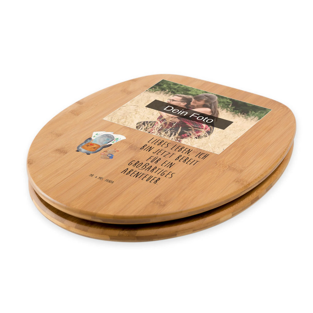 Personalisierter Foto WC Sitz Motiv Pinguin & Maus Wanderer Personalisierter WC-Sitz, Personalisierte Klobrille, WC Sitz mit Namen, Toilettendeckel mit Namen, Personalisierter Toilettendeckel mit Foto, Personalisierter Klodeckel, Pinguin, Abenteuer, Pinguine, Roadtrip, Ausflug, Wanderlust, wandern, Abenteurer