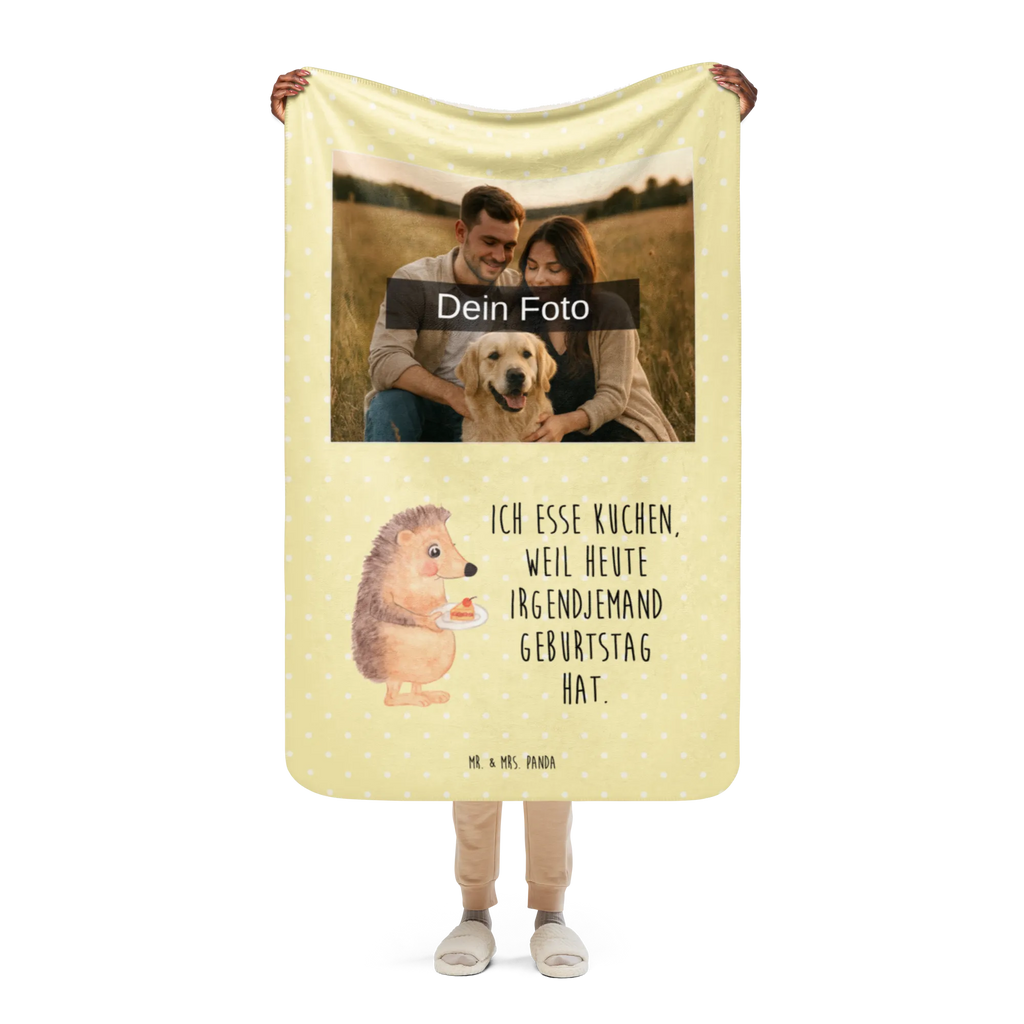 Sherpa Photo Cuddle Blanket Hedgehog piece of cake Foto Kuscheldecke, Tiermotive, Gute Laune, lustige Sprüche, Tiere, Igel, Backen Geschenk, Geburtstagskuchen, Kuchen, Kuchen backen, Einladung Party, Essen Spruch, Torte