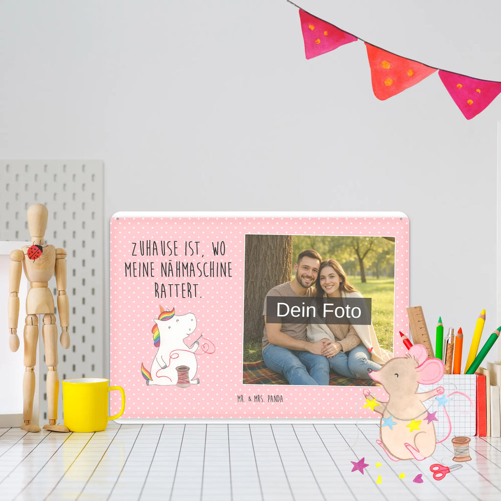 Spersonalizowany metalowy szyld ze zdjęciem Jednorożec krawcowa Blechschild Mit Bild Und Namen, Blechschild Wohnzimmer Mit Bild, Personalisierbares Blechschild Mit Foto, Design Blechschild Mit Bild, Blechschild Für Balkon Mit Wunschbild, Blechschild Für Männer Mit Foto, Retro Blechschild Mit Bild, Spruchschild Mit Foto, Dekoschild Metall Mit Foto, Blechschild Für Freunde Mit Wunschfoto, Blechschild Mit Eigenem Bild, Blechschild Für Frauen Mit Bild, Metallschild Mit Wunschfoto, Blechschild Mit Fotodruck, Foto-Blechschild Für Zuhause, Wandschild Mit Foto, Blechschild Küche Mit Foto, Personalisierte Wanddeko Aus Metall Mit Foto, Blechschild Für Garten Mit Foto, Vintage Blechschild Mit Wunschfoto, Blechschild Mit Foto, Blechschild Handgemacht Mit Foto, Blechschild Zum Hinstellen Mit Bild, Nostalgieschild Mit Foto, Metallschild Mit Foto, Blechschild Mit Wunschfoto, Türschild Mit Bild, Blechschild Als Geschenk Mit Bild, Lustiges Blechschild Mit Foto, Blechschild Zum Aufhängen Mit Foto, Einhorn, Einhörner, Einhorn Deko, Unicorn, Nähzimmer, Näherin, Freundin, nähen, Stricken, basteln, Häkeln, Mädchen