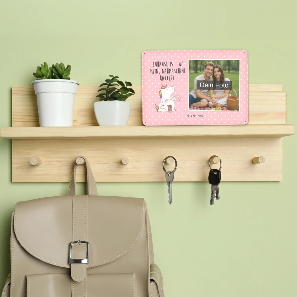 Spersonalizowany metalowy szyld ze zdjęciem Jednorożec krawcowa Blechschild Mit Bild Und Namen, Blechschild Wohnzimmer Mit Bild, Personalisierbares Blechschild Mit Foto, Design Blechschild Mit Bild, Blechschild Für Balkon Mit Wunschbild, Blechschild Für Männer Mit Foto, Retro Blechschild Mit Bild, Spruchschild Mit Foto, Dekoschild Metall Mit Foto, Blechschild Für Freunde Mit Wunschfoto, Blechschild Mit Eigenem Bild, Blechschild Für Frauen Mit Bild, Metallschild Mit Wunschfoto, Blechschild Mit Fotodruck, Foto-Blechschild Für Zuhause, Wandschild Mit Foto, Blechschild Küche Mit Foto, Personalisierte Wanddeko Aus Metall Mit Foto, Blechschild Für Garten Mit Foto, Vintage Blechschild Mit Wunschfoto, Blechschild Mit Foto, Blechschild Handgemacht Mit Foto, Blechschild Zum Hinstellen Mit Bild, Nostalgieschild Mit Foto, Metallschild Mit Foto, Blechschild Mit Wunschfoto, Türschild Mit Bild, Blechschild Als Geschenk Mit Bild, Lustiges Blechschild Mit Foto, Blechschild Zum Aufhängen Mit Foto, Einhorn, Einhörner, Einhorn Deko, Unicorn, Nähzimmer, Näherin, Freundin, nähen, Stricken, basteln, Häkeln, Mädchen