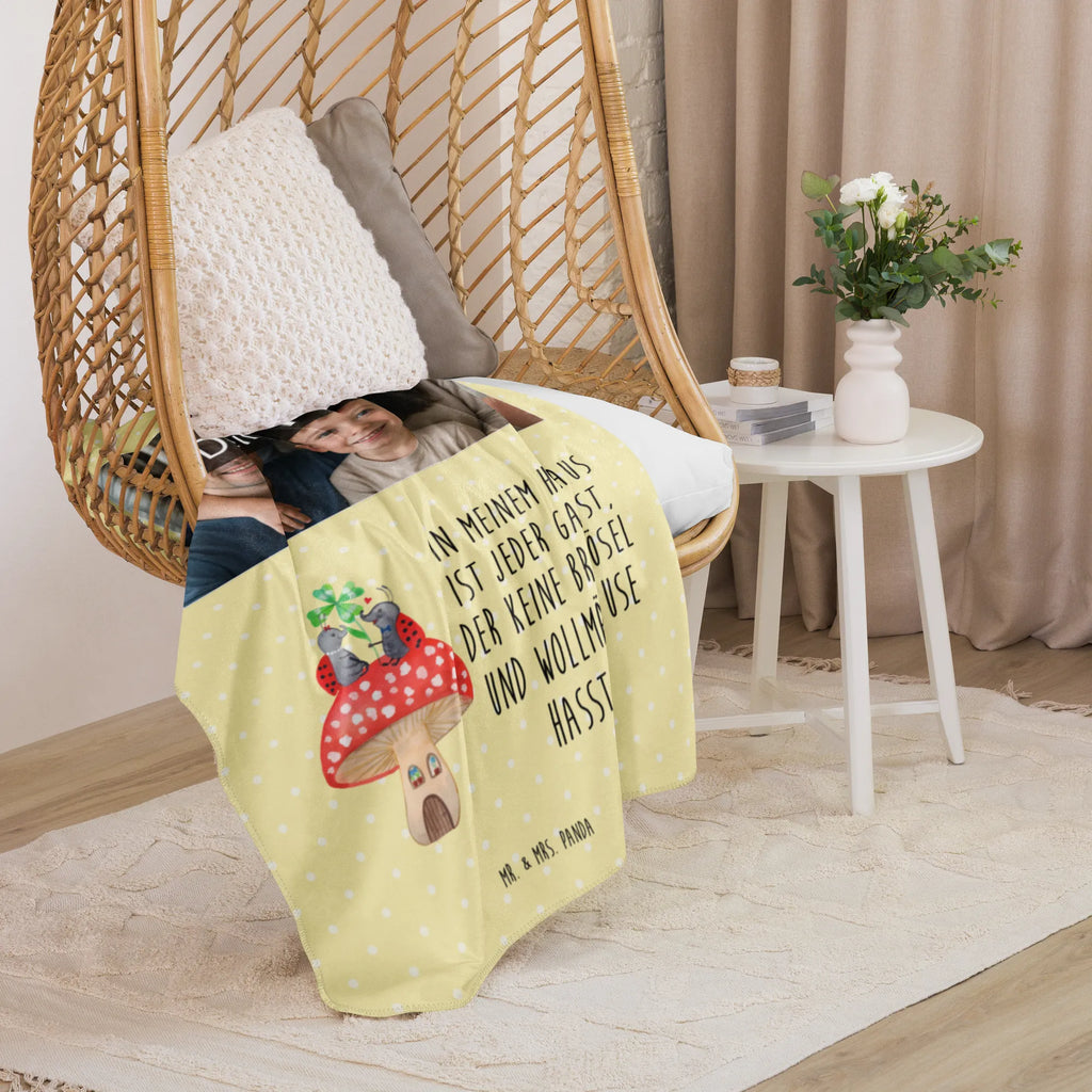 Sherpa Photo Cuddle Blanket ladybug toadstool Foto Kuscheldecke, Tiermotive, Gute Laune, lustige Sprüche, Tiere, Wohnung, zuhause, Fleigenpilzhaus, Haus, Fliegenpilz, Marienkäfer