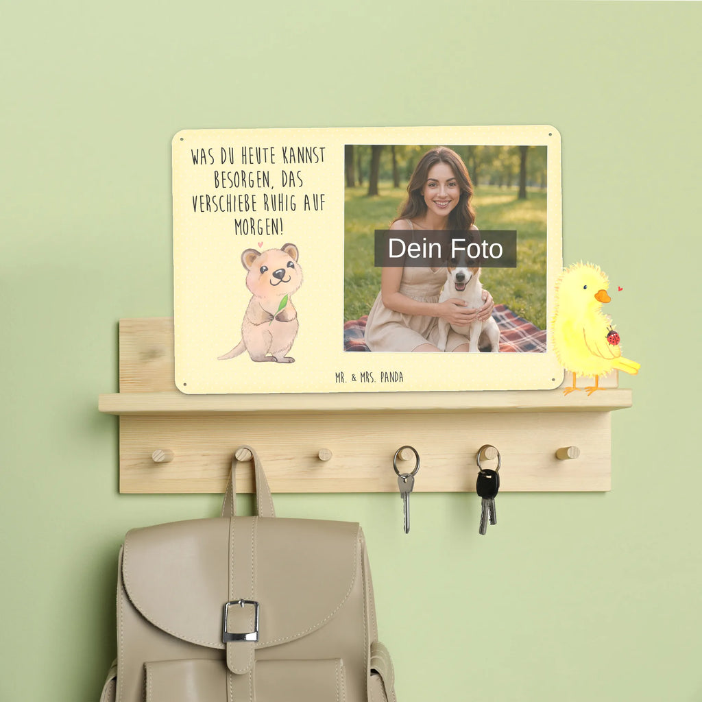 Spersonalizowany metalowy szyld ze zdjęciem Quokka Szczęśliwy Blechschild Für Männer Mit Foto, Blechschild Wohnzimmer Mit Bild, Blechschild Mit Wunschfoto, Blechschild Zum Hinstellen Mit Bild, Retro Blechschild Mit Bild, Blechschild Mit Eigenem Bild, Metallschild Mit Foto, Blechschild Mit Bild Und Namen, Blechschild Handgemacht Mit Foto, Metallschild Mit Wunschfoto, Spruchschild Mit Foto, Blechschild Für Frauen Mit Bild, Blechschild Für Freunde Mit Wunschfoto, Lustiges Blechschild Mit Foto, Blechschild Für Balkon Mit Wunschbild, Vintage Blechschild Mit Wunschfoto, Personalisierbares Blechschild Mit Foto, Foto-Blechschild Für Zuhause, Design Blechschild Mit Bild, Blechschild Zum Aufhängen Mit Foto, Personalisierte Wanddeko Aus Metall Mit Foto, Blechschild Als Geschenk Mit Bild, Blechschild Küche Mit Foto, Wandschild Mit Foto, Türschild Mit Bild, Blechschild Mit Foto, Nostalgieschild Mit Foto, Blechschild Mit Fotodruck, Dekoschild Metall Mit Foto, Blechschild Für Garten Mit Foto, Tiermotive, Gute Laune, lustige Sprüche, Tiere, Aufschieberitis, Dinge erledigen, Niedliches Tier, Quokka, Verschieben, Lustiger Spruch