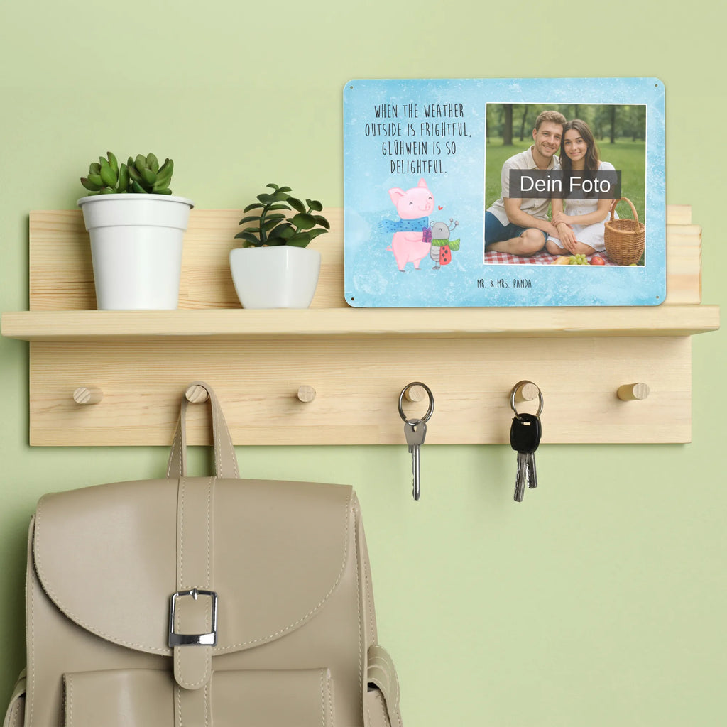 Personalisiertes Foto Blechschild Glühschwein Smörle Blechschild Zum Hinstellen Mit Bild, Retro Blechschild Mit Bild, Blechschild Handgemacht Mit Foto, Spruchschild Mit Foto, Blechschild Mit Fotodruck, Dekoschild Metall Mit Foto, Blechschild Mit Bild Und Namen, Lustiges Blechschild Mit Foto, Blechschild Küche Mit Foto, Wandschild Mit Foto, Design Blechschild Mit Bild, Nostalgieschild Mit Foto, Blechschild Mit Wunschfoto, Türschild Mit Bild, Blechschild Für Frauen Mit Bild, Blechschild Mit Eigenem Bild, Metallschild Mit Wunschfoto, Metallschild Mit Foto, Vintage Blechschild Mit Wunschfoto, Blechschild Für Freunde Mit Wunschfoto, Personalisierbares Blechschild Mit Foto, Blechschild Für Garten Mit Foto, Blechschild Für Männer Mit Foto, Personalisierte Wanddeko Aus Metall Mit Foto, Blechschild Mit Foto, Blechschild Als Geschenk Mit Bild, Blechschild Zum Aufhängen Mit Foto, Blechschild Wohnzimmer Mit Bild, Foto-Blechschild Für Zuhause, Blechschild Für Balkon Mit Wunschbild, Winter, Weihnachten, Weihnachtsdeko, Nikolaus, Advent, Heiligabend, Wintermotiv, Herzliches Marienkäfer Motiv, Kreatives Glühschwein Design, Winterlicher Glühwein Spruch, Romantische Geschenkidee Glühwein, Handgezeichnetes Glühschwein, Smörle der stolze Marienkäfer, Glühwein Liebhaber Geschenk, Marienkäfer in Winterkleidung, Süßer Marienkäfer gibt Geschenk, Glühwein ist köstlich Spruch