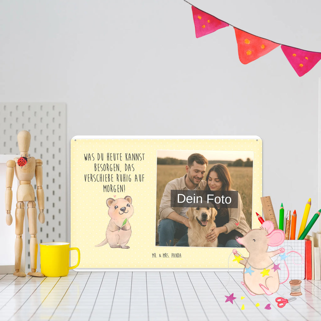 Spersonalizowany metalowy szyld ze zdjęciem Quokka Szczęśliwy Blechschild Für Männer Mit Foto, Blechschild Wohnzimmer Mit Bild, Blechschild Mit Wunschfoto, Blechschild Zum Hinstellen Mit Bild, Retro Blechschild Mit Bild, Blechschild Mit Eigenem Bild, Metallschild Mit Foto, Blechschild Mit Bild Und Namen, Blechschild Handgemacht Mit Foto, Metallschild Mit Wunschfoto, Spruchschild Mit Foto, Blechschild Für Frauen Mit Bild, Blechschild Für Freunde Mit Wunschfoto, Lustiges Blechschild Mit Foto, Blechschild Für Balkon Mit Wunschbild, Vintage Blechschild Mit Wunschfoto, Personalisierbares Blechschild Mit Foto, Foto-Blechschild Für Zuhause, Design Blechschild Mit Bild, Blechschild Zum Aufhängen Mit Foto, Personalisierte Wanddeko Aus Metall Mit Foto, Blechschild Als Geschenk Mit Bild, Blechschild Küche Mit Foto, Wandschild Mit Foto, Türschild Mit Bild, Blechschild Mit Foto, Nostalgieschild Mit Foto, Blechschild Mit Fotodruck, Dekoschild Metall Mit Foto, Blechschild Für Garten Mit Foto, Tiermotive, Gute Laune, lustige Sprüche, Tiere, Aufschieberitis, Dinge erledigen, Niedliches Tier, Quokka, Verschieben, Lustiger Spruch