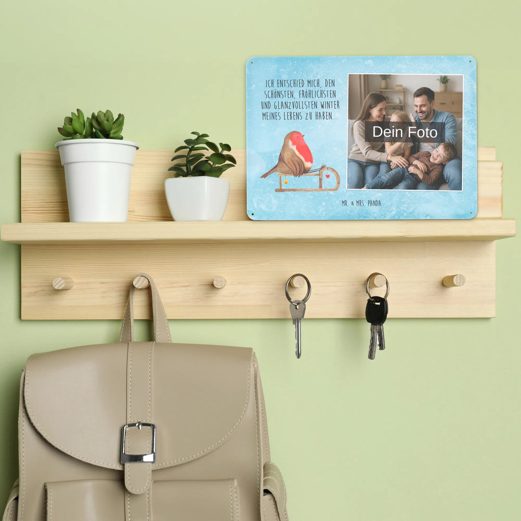Personalisiertes Foto Blechschild Rotkehlchen Schlitten Blechschild Für Freunde Mit Wunschfoto, Nostalgieschild Mit Foto, Blechschild Mit Fotodruck, Wandschild Mit Foto, Metallschild Mit Wunschfoto, Spruchschild Mit Foto, Blechschild Für Männer Mit Foto, Dekoschild Metall Mit Foto, Blechschild Für Frauen Mit Bild, Blechschild Für Balkon Mit Wunschbild, Blechschild Mit Bild Und Namen, Design Blechschild Mit Bild, Personalisierte Wanddeko Aus Metall Mit Foto, Blechschild Mit Eigenem Bild, Blechschild Mit Wunschfoto, Vintage Blechschild Mit Wunschfoto, Retro Blechschild Mit Bild, Blechschild Küche Mit Foto, Lustiges Blechschild Mit Foto, Türschild Mit Bild, Blechschild Wohnzimmer Mit Bild, Personalisierbares Blechschild Mit Foto, Blechschild Als Geschenk Mit Bild, Foto-Blechschild Für Zuhause, Blechschild Handgemacht Mit Foto, Blechschild Für Garten Mit Foto, Metallschild Mit Foto, Blechschild Mit Foto, Blechschild Zum Aufhängen Mit Foto, Blechschild Zum Hinstellen Mit Bild, Winter, Weihnachten, Weihnachtsdeko, Nikolaus, Advent, Heiligabend, Wintermotiv, Vogel, Schlitten