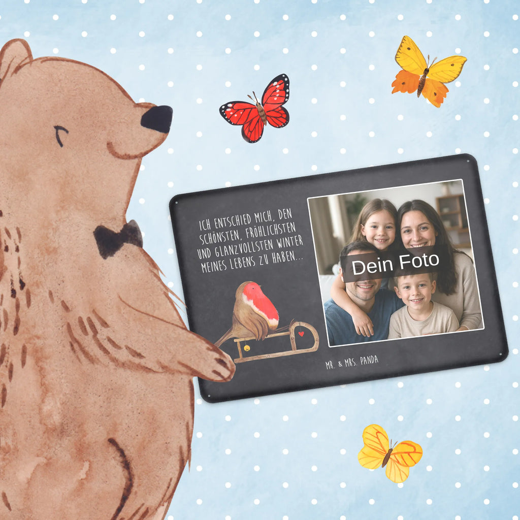 Personalisiertes Foto Blechschild Rotkehlchen Schlitten Blechschild Für Freunde Mit Wunschfoto, Nostalgieschild Mit Foto, Blechschild Mit Fotodruck, Wandschild Mit Foto, Metallschild Mit Wunschfoto, Spruchschild Mit Foto, Blechschild Für Männer Mit Foto, Dekoschild Metall Mit Foto, Blechschild Für Frauen Mit Bild, Blechschild Für Balkon Mit Wunschbild, Blechschild Mit Bild Und Namen, Design Blechschild Mit Bild, Personalisierte Wanddeko Aus Metall Mit Foto, Blechschild Mit Eigenem Bild, Blechschild Mit Wunschfoto, Vintage Blechschild Mit Wunschfoto, Retro Blechschild Mit Bild, Blechschild Küche Mit Foto, Lustiges Blechschild Mit Foto, Türschild Mit Bild, Blechschild Wohnzimmer Mit Bild, Personalisierbares Blechschild Mit Foto, Blechschild Als Geschenk Mit Bild, Foto-Blechschild Für Zuhause, Blechschild Handgemacht Mit Foto, Blechschild Für Garten Mit Foto, Metallschild Mit Foto, Blechschild Mit Foto, Blechschild Zum Aufhängen Mit Foto, Blechschild Zum Hinstellen Mit Bild, Winter, Weihnachten, Weihnachtsdeko, Nikolaus, Advent, Heiligabend, Wintermotiv, Vogel, Schlitten