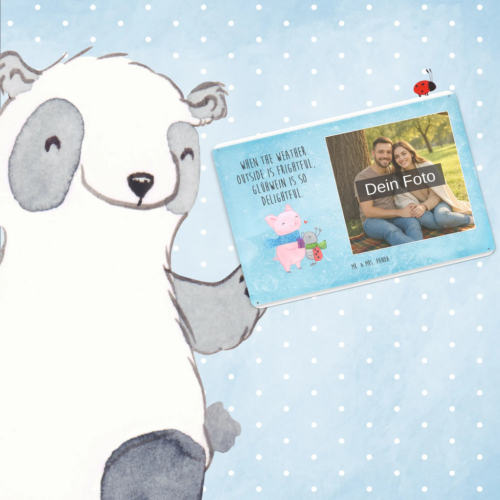 Personalisiertes Foto Blechschild Glühschwein Smörle Blechschild Zum Hinstellen Mit Bild, Retro Blechschild Mit Bild, Blechschild Handgemacht Mit Foto, Spruchschild Mit Foto, Blechschild Mit Fotodruck, Dekoschild Metall Mit Foto, Blechschild Mit Bild Und Namen, Lustiges Blechschild Mit Foto, Blechschild Küche Mit Foto, Wandschild Mit Foto, Design Blechschild Mit Bild, Nostalgieschild Mit Foto, Blechschild Mit Wunschfoto, Türschild Mit Bild, Blechschild Für Frauen Mit Bild, Blechschild Mit Eigenem Bild, Metallschild Mit Wunschfoto, Metallschild Mit Foto, Vintage Blechschild Mit Wunschfoto, Blechschild Für Freunde Mit Wunschfoto, Personalisierbares Blechschild Mit Foto, Blechschild Für Garten Mit Foto, Blechschild Für Männer Mit Foto, Personalisierte Wanddeko Aus Metall Mit Foto, Blechschild Mit Foto, Blechschild Als Geschenk Mit Bild, Blechschild Zum Aufhängen Mit Foto, Blechschild Wohnzimmer Mit Bild, Foto-Blechschild Für Zuhause, Blechschild Für Balkon Mit Wunschbild, Winter, Weihnachten, Weihnachtsdeko, Nikolaus, Advent, Heiligabend, Wintermotiv, Herzliches Marienkäfer Motiv, Kreatives Glühschwein Design, Winterlicher Glühwein Spruch, Romantische Geschenkidee Glühwein, Handgezeichnetes Glühschwein, Smörle der stolze Marienkäfer, Glühwein Liebhaber Geschenk, Marienkäfer in Winterkleidung, Süßer Marienkäfer gibt Geschenk, Glühwein ist köstlich Spruch