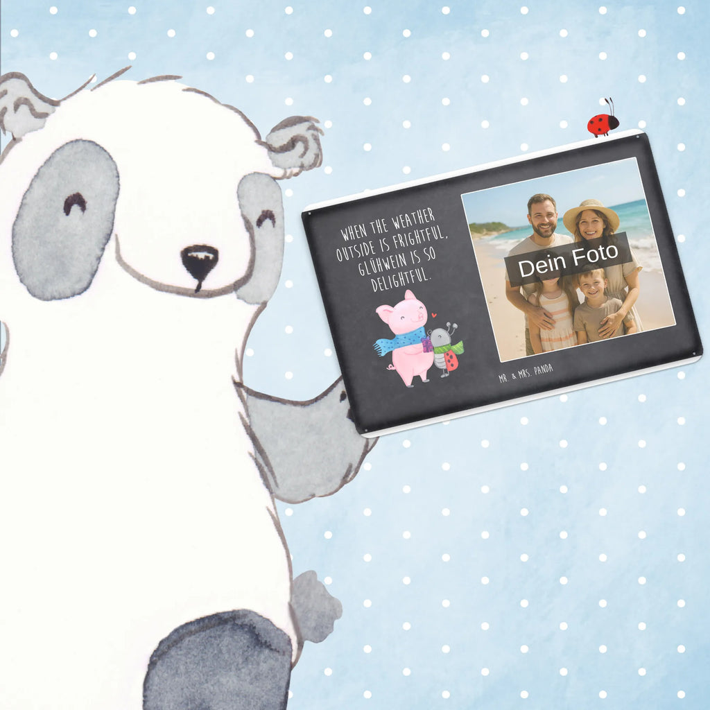 Personalisiertes Foto Blechschild Glühschwein Smörle Blechschild Zum Hinstellen Mit Bild, Retro Blechschild Mit Bild, Blechschild Handgemacht Mit Foto, Spruchschild Mit Foto, Blechschild Mit Fotodruck, Dekoschild Metall Mit Foto, Blechschild Mit Bild Und Namen, Lustiges Blechschild Mit Foto, Blechschild Küche Mit Foto, Wandschild Mit Foto, Design Blechschild Mit Bild, Nostalgieschild Mit Foto, Blechschild Mit Wunschfoto, Türschild Mit Bild, Blechschild Für Frauen Mit Bild, Blechschild Mit Eigenem Bild, Metallschild Mit Wunschfoto, Metallschild Mit Foto, Vintage Blechschild Mit Wunschfoto, Blechschild Für Freunde Mit Wunschfoto, Personalisierbares Blechschild Mit Foto, Blechschild Für Garten Mit Foto, Blechschild Für Männer Mit Foto, Personalisierte Wanddeko Aus Metall Mit Foto, Blechschild Mit Foto, Blechschild Als Geschenk Mit Bild, Blechschild Zum Aufhängen Mit Foto, Blechschild Wohnzimmer Mit Bild, Foto-Blechschild Für Zuhause, Blechschild Für Balkon Mit Wunschbild, Winter, Weihnachten, Weihnachtsdeko, Nikolaus, Advent, Heiligabend, Wintermotiv, Herzliches Marienkäfer Motiv, Kreatives Glühschwein Design, Winterlicher Glühwein Spruch, Romantische Geschenkidee Glühwein, Handgezeichnetes Glühschwein, Smörle der stolze Marienkäfer, Glühwein Liebhaber Geschenk, Marienkäfer in Winterkleidung, Süßer Marienkäfer gibt Geschenk, Glühwein ist köstlich Spruch