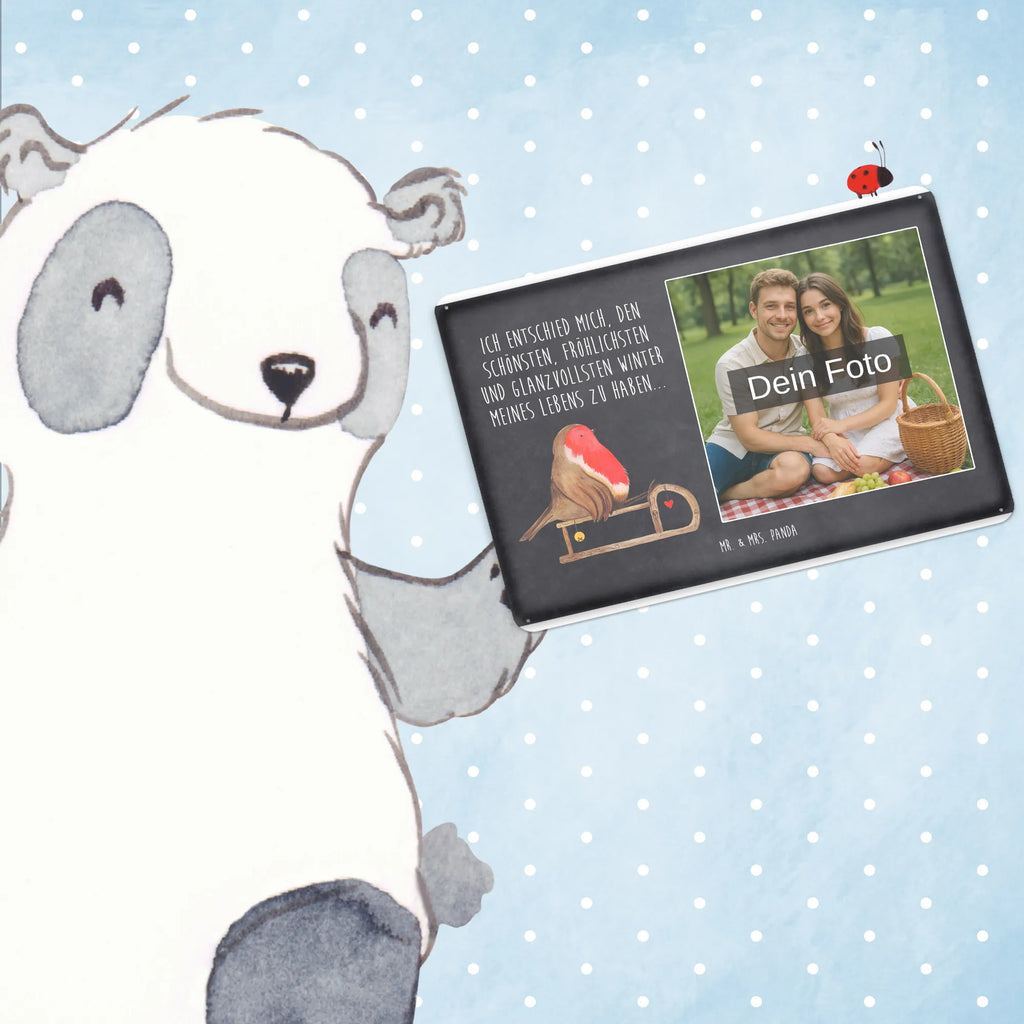 Personalisiertes Foto Blechschild Rotkehlchen Schlitten Blechschild Für Freunde Mit Wunschfoto, Nostalgieschild Mit Foto, Blechschild Mit Fotodruck, Wandschild Mit Foto, Metallschild Mit Wunschfoto, Spruchschild Mit Foto, Blechschild Für Männer Mit Foto, Dekoschild Metall Mit Foto, Blechschild Für Frauen Mit Bild, Blechschild Für Balkon Mit Wunschbild, Blechschild Mit Bild Und Namen, Design Blechschild Mit Bild, Personalisierte Wanddeko Aus Metall Mit Foto, Blechschild Mit Eigenem Bild, Blechschild Mit Wunschfoto, Vintage Blechschild Mit Wunschfoto, Retro Blechschild Mit Bild, Blechschild Küche Mit Foto, Lustiges Blechschild Mit Foto, Türschild Mit Bild, Blechschild Wohnzimmer Mit Bild, Personalisierbares Blechschild Mit Foto, Blechschild Als Geschenk Mit Bild, Foto-Blechschild Für Zuhause, Blechschild Handgemacht Mit Foto, Blechschild Für Garten Mit Foto, Metallschild Mit Foto, Blechschild Mit Foto, Blechschild Zum Aufhängen Mit Foto, Blechschild Zum Hinstellen Mit Bild, Winter, Weihnachten, Weihnachtsdeko, Nikolaus, Advent, Heiligabend, Wintermotiv, Vogel, Schlitten