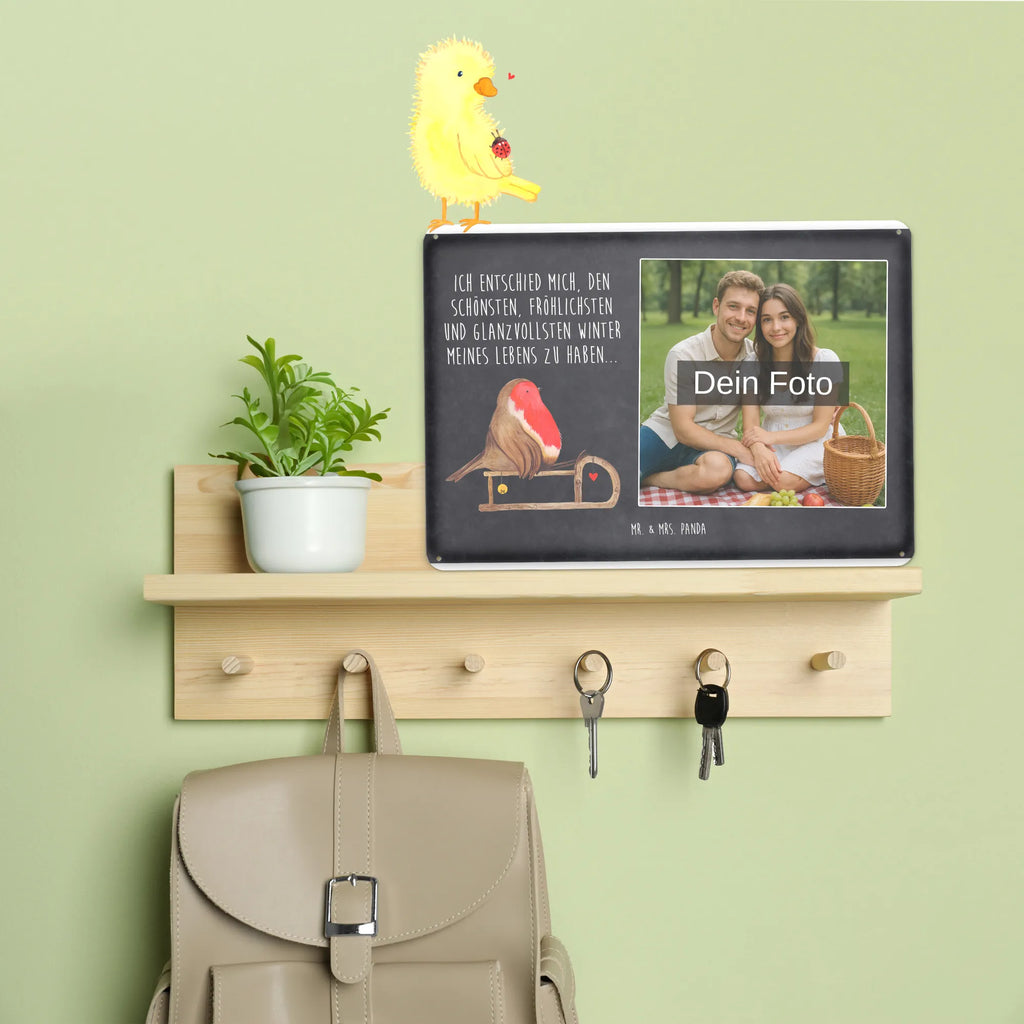 Personalisiertes Foto Blechschild Rotkehlchen Schlitten Blechschild Für Freunde Mit Wunschfoto, Nostalgieschild Mit Foto, Blechschild Mit Fotodruck, Wandschild Mit Foto, Metallschild Mit Wunschfoto, Spruchschild Mit Foto, Blechschild Für Männer Mit Foto, Dekoschild Metall Mit Foto, Blechschild Für Frauen Mit Bild, Blechschild Für Balkon Mit Wunschbild, Blechschild Mit Bild Und Namen, Design Blechschild Mit Bild, Personalisierte Wanddeko Aus Metall Mit Foto, Blechschild Mit Eigenem Bild, Blechschild Mit Wunschfoto, Vintage Blechschild Mit Wunschfoto, Retro Blechschild Mit Bild, Blechschild Küche Mit Foto, Lustiges Blechschild Mit Foto, Türschild Mit Bild, Blechschild Wohnzimmer Mit Bild, Personalisierbares Blechschild Mit Foto, Blechschild Als Geschenk Mit Bild, Foto-Blechschild Für Zuhause, Blechschild Handgemacht Mit Foto, Blechschild Für Garten Mit Foto, Metallschild Mit Foto, Blechschild Mit Foto, Blechschild Zum Aufhängen Mit Foto, Blechschild Zum Hinstellen Mit Bild, Winter, Weihnachten, Weihnachtsdeko, Nikolaus, Advent, Heiligabend, Wintermotiv, Vogel, Schlitten