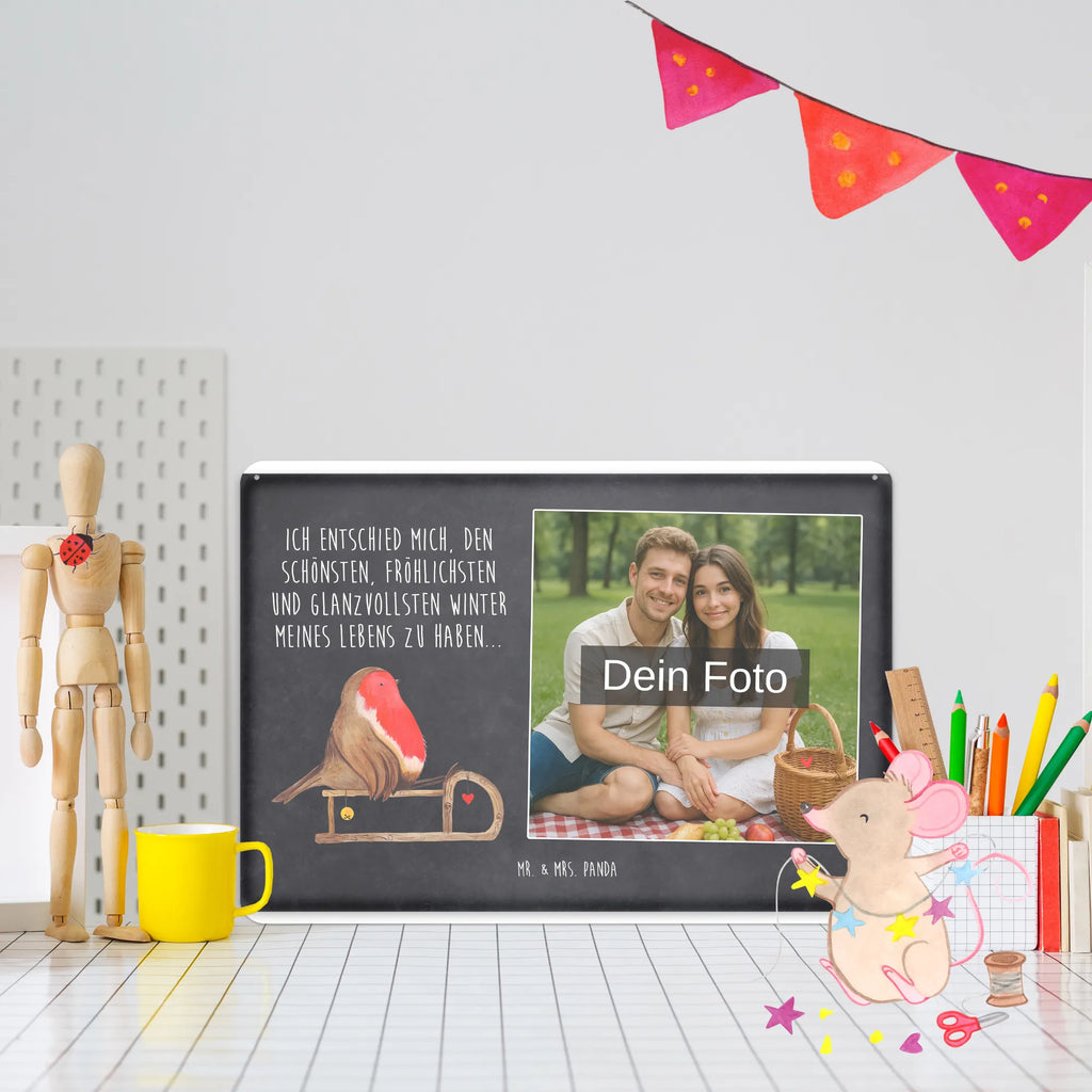 Personalisiertes Foto Blechschild Rotkehlchen Schlitten Blechschild Für Freunde Mit Wunschfoto, Nostalgieschild Mit Foto, Blechschild Mit Fotodruck, Wandschild Mit Foto, Metallschild Mit Wunschfoto, Spruchschild Mit Foto, Blechschild Für Männer Mit Foto, Dekoschild Metall Mit Foto, Blechschild Für Frauen Mit Bild, Blechschild Für Balkon Mit Wunschbild, Blechschild Mit Bild Und Namen, Design Blechschild Mit Bild, Personalisierte Wanddeko Aus Metall Mit Foto, Blechschild Mit Eigenem Bild, Blechschild Mit Wunschfoto, Vintage Blechschild Mit Wunschfoto, Retro Blechschild Mit Bild, Blechschild Küche Mit Foto, Lustiges Blechschild Mit Foto, Türschild Mit Bild, Blechschild Wohnzimmer Mit Bild, Personalisierbares Blechschild Mit Foto, Blechschild Als Geschenk Mit Bild, Foto-Blechschild Für Zuhause, Blechschild Handgemacht Mit Foto, Blechschild Für Garten Mit Foto, Metallschild Mit Foto, Blechschild Mit Foto, Blechschild Zum Aufhängen Mit Foto, Blechschild Zum Hinstellen Mit Bild, Winter, Weihnachten, Weihnachtsdeko, Nikolaus, Advent, Heiligabend, Wintermotiv, Vogel, Schlitten