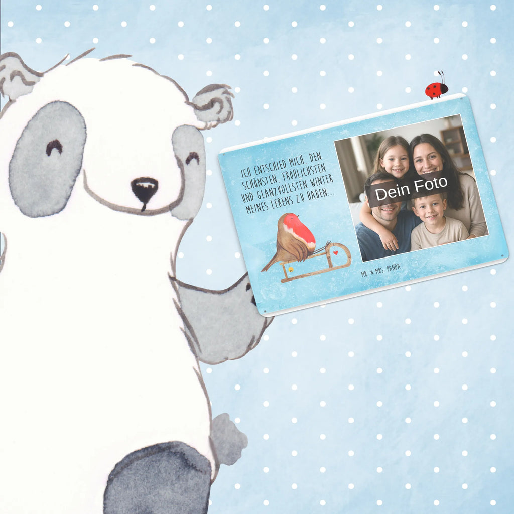 Personalisiertes Foto Blechschild Rotkehlchen Schlitten Blechschild Für Freunde Mit Wunschfoto, Nostalgieschild Mit Foto, Blechschild Mit Fotodruck, Wandschild Mit Foto, Metallschild Mit Wunschfoto, Spruchschild Mit Foto, Blechschild Für Männer Mit Foto, Dekoschild Metall Mit Foto, Blechschild Für Frauen Mit Bild, Blechschild Für Balkon Mit Wunschbild, Blechschild Mit Bild Und Namen, Design Blechschild Mit Bild, Personalisierte Wanddeko Aus Metall Mit Foto, Blechschild Mit Eigenem Bild, Blechschild Mit Wunschfoto, Vintage Blechschild Mit Wunschfoto, Retro Blechschild Mit Bild, Blechschild Küche Mit Foto, Lustiges Blechschild Mit Foto, Türschild Mit Bild, Blechschild Wohnzimmer Mit Bild, Personalisierbares Blechschild Mit Foto, Blechschild Als Geschenk Mit Bild, Foto-Blechschild Für Zuhause, Blechschild Handgemacht Mit Foto, Blechschild Für Garten Mit Foto, Metallschild Mit Foto, Blechschild Mit Foto, Blechschild Zum Aufhängen Mit Foto, Blechschild Zum Hinstellen Mit Bild, Winter, Weihnachten, Weihnachtsdeko, Nikolaus, Advent, Heiligabend, Wintermotiv, Vogel, Schlitten