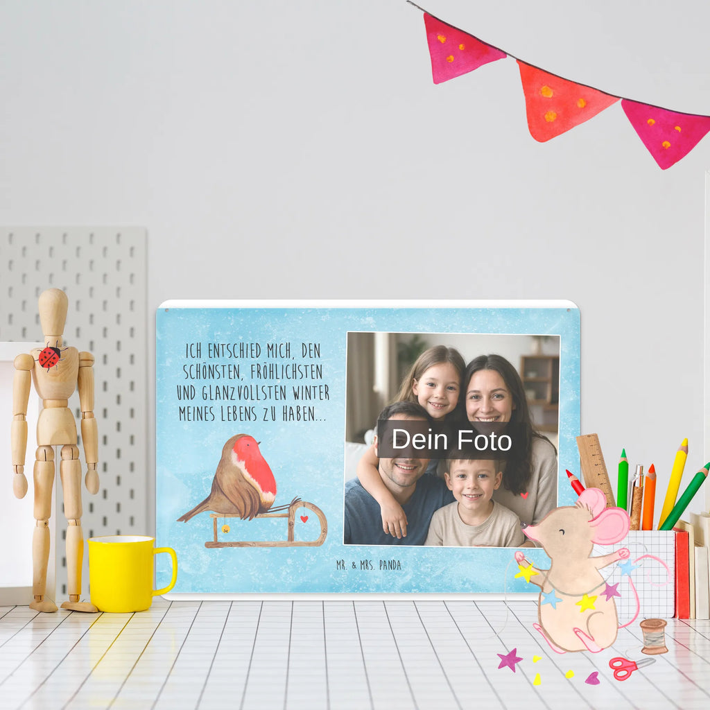 Personalisiertes Foto Blechschild Rotkehlchen Schlitten Blechschild Für Freunde Mit Wunschfoto, Nostalgieschild Mit Foto, Blechschild Mit Fotodruck, Wandschild Mit Foto, Metallschild Mit Wunschfoto, Spruchschild Mit Foto, Blechschild Für Männer Mit Foto, Dekoschild Metall Mit Foto, Blechschild Für Frauen Mit Bild, Blechschild Für Balkon Mit Wunschbild, Blechschild Mit Bild Und Namen, Design Blechschild Mit Bild, Personalisierte Wanddeko Aus Metall Mit Foto, Blechschild Mit Eigenem Bild, Blechschild Mit Wunschfoto, Vintage Blechschild Mit Wunschfoto, Retro Blechschild Mit Bild, Blechschild Küche Mit Foto, Lustiges Blechschild Mit Foto, Türschild Mit Bild, Blechschild Wohnzimmer Mit Bild, Personalisierbares Blechschild Mit Foto, Blechschild Als Geschenk Mit Bild, Foto-Blechschild Für Zuhause, Blechschild Handgemacht Mit Foto, Blechschild Für Garten Mit Foto, Metallschild Mit Foto, Blechschild Mit Foto, Blechschild Zum Aufhängen Mit Foto, Blechschild Zum Hinstellen Mit Bild, Winter, Weihnachten, Weihnachtsdeko, Nikolaus, Advent, Heiligabend, Wintermotiv, Vogel, Schlitten