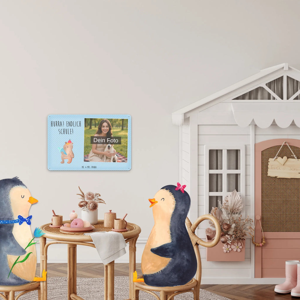 Spersonalizowany metalowy szyld ze zdjęciem Niedźwiedź Torebka szkolna Blechschild Wohnzimmer Mit Bild, Blechschild Zum Hinstellen Mit Bild, Blechschild Mit Wunschfoto, Personalisierbares Blechschild Mit Foto, Türschild Mit Bild, Dekoschild Metall Mit Foto, Blechschild Küche Mit Foto, Blechschild Mit Foto, Lustiges Blechschild Mit Foto, Vintage Blechschild Mit Wunschfoto, Blechschild Zum Aufhängen Mit Foto, Blechschild Für Garten Mit Foto, Metallschild Mit Foto, Blechschild Für Freunde Mit Wunschfoto, Metallschild Mit Wunschfoto, Retro Blechschild Mit Bild, Spruchschild Mit Foto, Blechschild Mit Fotodruck, Foto-Blechschild Für Zuhause, Blechschild Handgemacht Mit Foto, Nostalgieschild Mit Foto, Blechschild Für Männer Mit Foto, Personalisierte Wanddeko Aus Metall Mit Foto, Blechschild Für Balkon Mit Wunschbild, Blechschild Mit Eigenem Bild, Blechschild Als Geschenk Mit Bild, Blechschild Mit Bild Und Namen, Blechschild Für Frauen Mit Bild, Design Blechschild Mit Bild, Wandschild Mit Foto, Bär, Teddy, Teddybär, Grundschule, Einschulung Geschenk, Bär Motiv, Schule Geschenk, Schultüte, Schulbeginn, Schulanfang, Erster Schultag Geschenk
