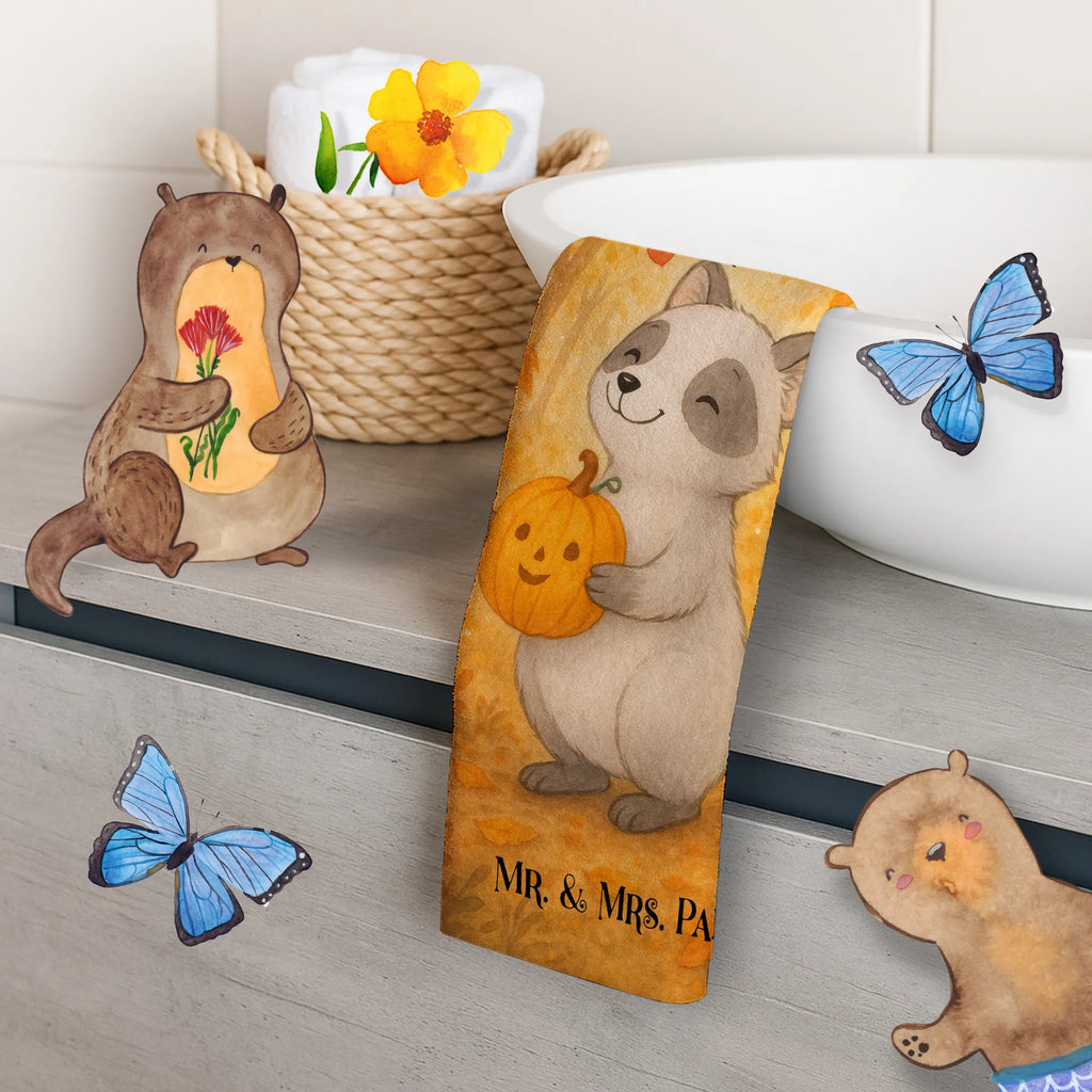 Gästehandtuch Waschbär Kürbis Design Gästehandtuch Set, Gästehandtücher, Gästehandtuch Nachhaltig, Gästehandtuch Schwarz, Gästehandtuch Weich, Gästehandtuch Saugfähig, Gästehandtuch Bio Baumwolle, Handtuch Für Toilette, Gästehandtuch Modern, Gästehandtuch Strapazierfähig, Gäste-Tuch, Gästehandtuch Waschbar, Gästehandtuch Ökologisch, Gästehandtuch Für Hotels, Handtuch Für Gäste, Gästehandtuch Pflegeleicht, Gästehandtuch Mit Muster, Gästehandtuch Baumwolle, Waschhandtuch, Gästehandtuch Schnell Trocknend, Handtuch Für Gäste-WC, Handtuch Gästezimmer, Gästehandtuch Weiß, Gästehandtuch Grau, Gästehandtuch Klassisch, Gästehandtuch Bunt, Gästehandtuch Mit Bordüre, Handtuch Gästeformat, Gästehandtuch 30x50, Gästehandtuch, Kleines Handtuch, Handtuch Klein, Gästehandtuch Badezimmer, Gästehandtuch Beige, Gästehandtuch Hochwertig, Gästehandtuch Bad, Halloween, Deko, Martinssingen, Dekoration, Geschenke, Schenken, Kürbis, Süßes sonst gibt's saures, Waschbär, Trick or Treat, Halloween Deko