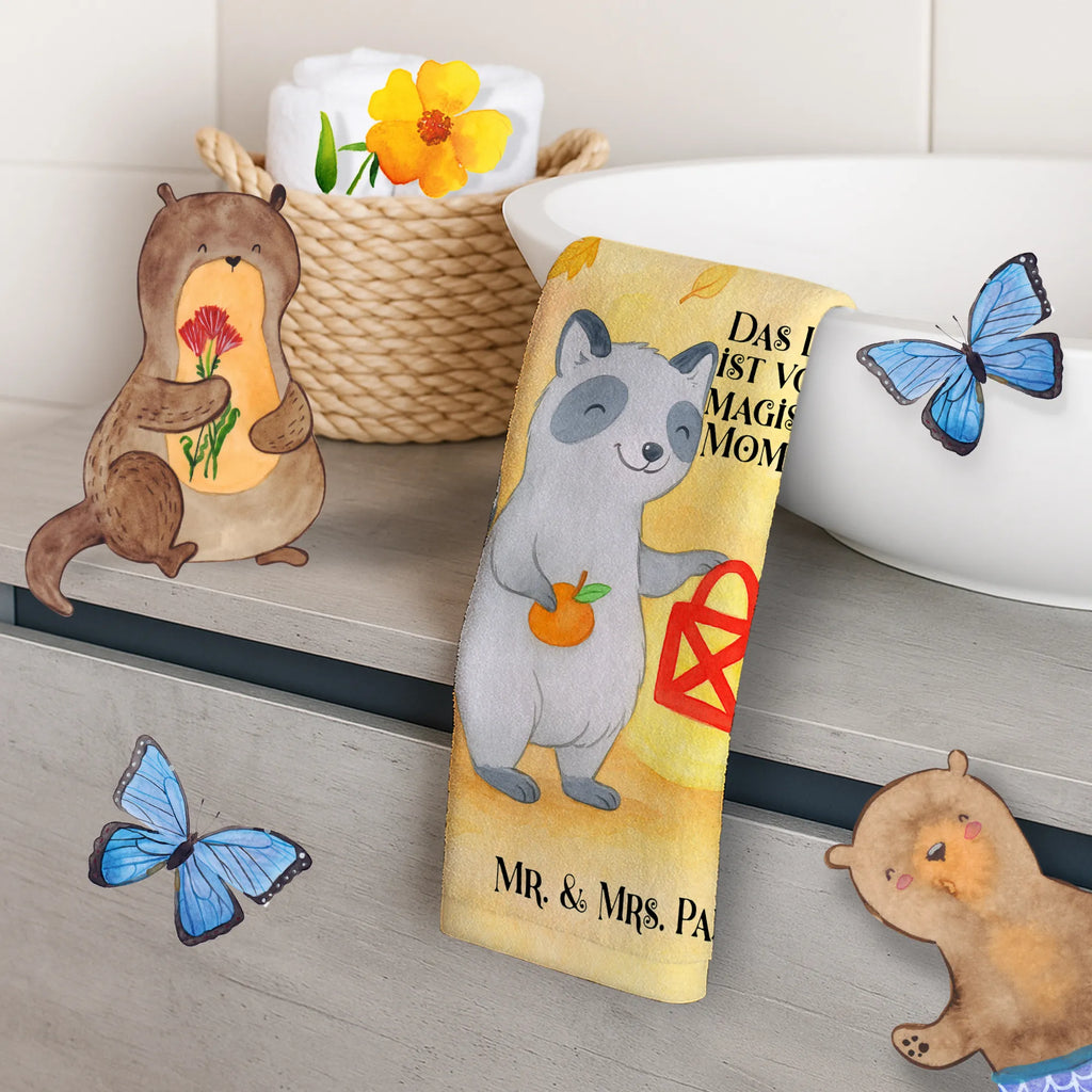 Ręcznik dla gości szop pracz latarnia Design Gästehandtuch, Gästehandtücher, Handtuch Für Gäste, Gäste-Tuch, Kleines Handtuch, Handtuch Klein, Waschhandtuch, Handtuch Für Gäste-WC, Handtuch Für Toilette, Gästehandtuch Bad, Gästehandtuch Badezimmer, Handtuch Gästezimmer, Gästehandtuch Für Hotels, Gästehandtuch 30x50, Gästehandtuch Set, Gästehandtuch Baumwolle, Gästehandtuch Bio Baumwolle, Gästehandtuch Saugfähig, Gästehandtuch Weich, Gästehandtuch Hochwertig, Gästehandtuch Pflegeleicht, Gästehandtuch Waschbar, Gästehandtuch Strapazierfähig, Gästehandtuch Schnell Trocknend, Gästehandtuch Weiß, Gästehandtuch Beige, Gästehandtuch Grau, Gästehandtuch Schwarz, Gästehandtuch Bunt, Gästehandtuch Mit Muster, Gästehandtuch Mit Bordüre, Gästehandtuch Modern, Gästehandtuch Klassisch, Handtuch Gästeformat, Gästehandtuch Nachhaltig, Gästehandtuch Ökologisch, Halloween, Deko, Martinssingen, Dekoration, Geschenke, Schenken, Halloween Deko, Trick or Treat, Süßes sonst gibt's saures, Waschbär, Laterne, Herbst
