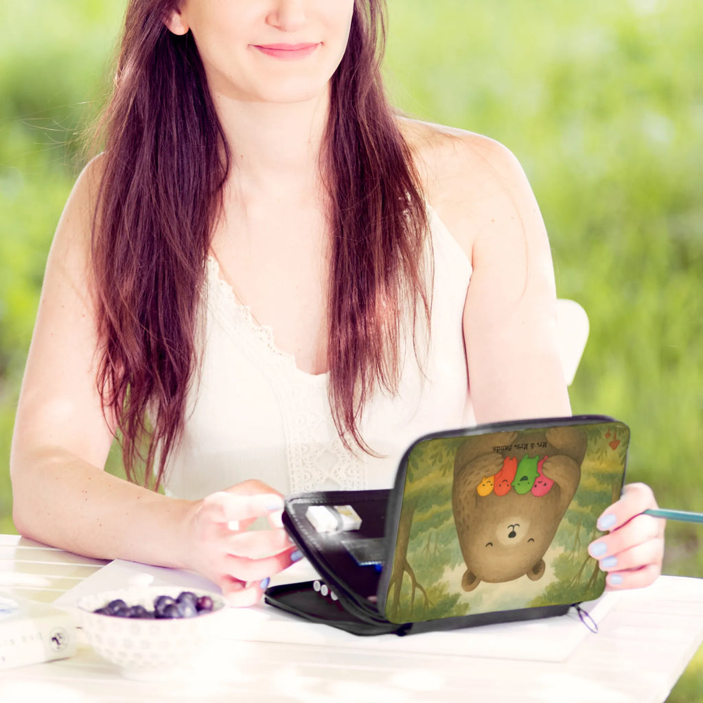 Federmappe Bär Gefühl Design Federmappe, Stiftetasche, Stifte Etui, Schule, Einschulung, Geschenk, Kind, Schüler, Schülerin, Stifterolle, Federmäppchen, Motiv, Grundschule, Federmäppchen bedruckt, Büro Stifte Etui, Bestückte Federmappe, Kinder Federmappe, Federmappe Einschulung, Bär, Teddy, Teddybär, Wahnsinn, Verrückt, Durchgedreht