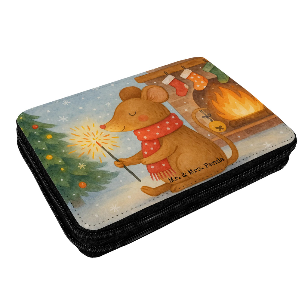 Federmappe Maus Weihnachten Design Kinder Federmappe, Stiftetasche, Federmäppchen bedruckt, Federmappe Einschulung, Federmappe, Schülerin, Federmäppchen, Grundschule, Motiv, Stifte Etui, Büro Stifte Etui, Kind, Schule, Einschulung, Schüler, Bestückte Federmappe, Stifterolle, Geschenk, Winter, Weihnachten, Weihnachtsdeko, Nikolaus, Advent, Heiligabend, Wintermotiv, Mäuschen, Frohe Weihnachten, Weihnachtswunder, Maus, Weihnachtsmotiv, Weihnachtsgruß