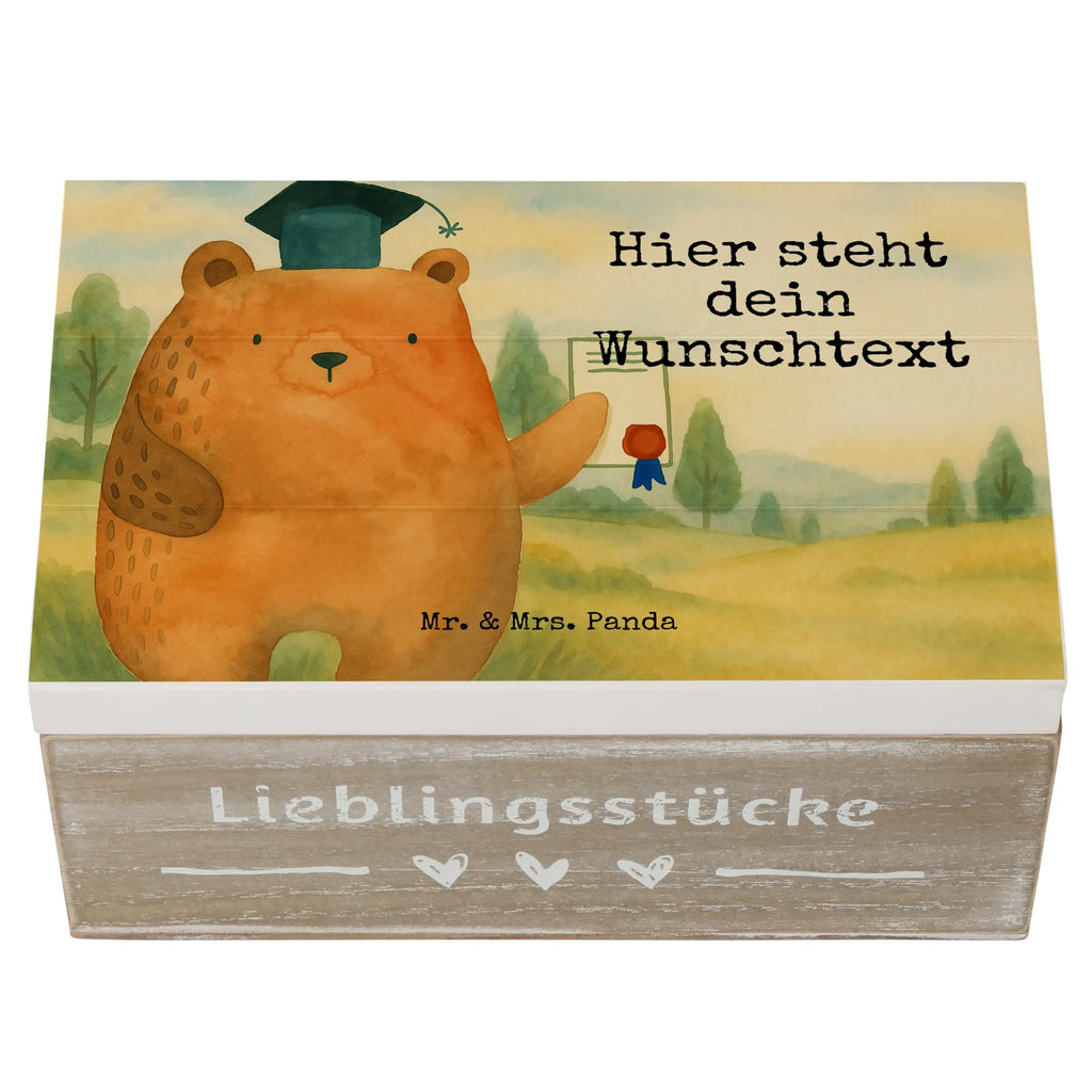 Personalisierte Holzkiste Bär Prüfung Design Dekokiste mit Namen, Erinnerungskiste, Aufbewahrungsbox mit Namen, Erinnerungsbox Personalisiert, Holzkiste Personalisiert, Truhe Personalisiert, Kiste mit Namen, Aufbewahrungsbox Personalisiert, Truhe mit Namen, Kiste Personalisiert, GEschenkdose personalisiert, Schatzkiste Personalisiert, Geschenkbox personalisiert, Erinnerungskiste Personalisiert, Erinnerungsbox mit Namen, mit Namen, Schatzkiste mit Namen, Schatulle Personalisiert, Holzkiste mit Namen, Schatulle mit Namen, Dekokiste Personalisiert, Bär, Teddy, Teddybär, Zeugnis, Abschluss, Prüfung bestanden, Abitur, Prüfungen, Abschlusszeugnis