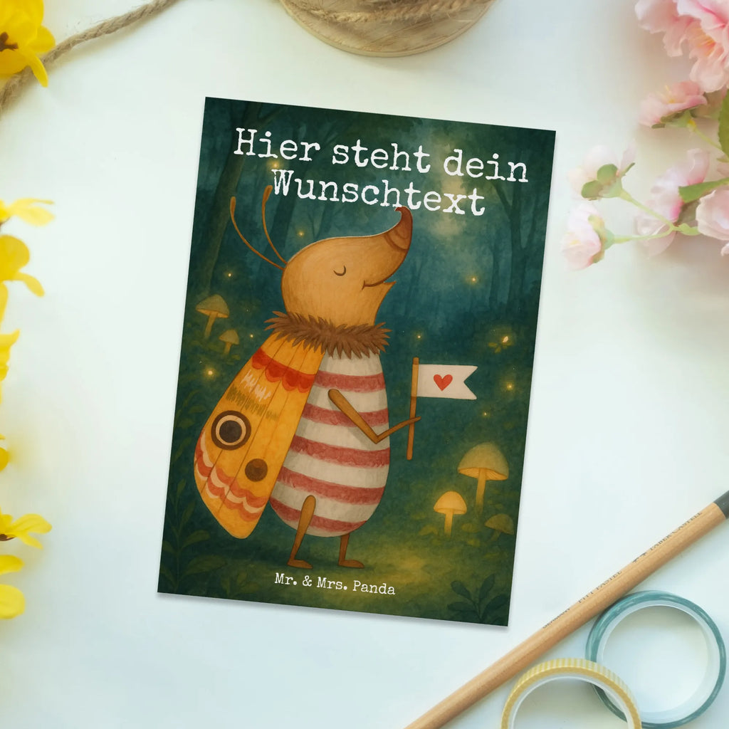 Personalisierte Postkarte Nachtfalter Fähnchen Design Ansichtskarte mit Wunschtext, Einladung mit Wunschtext, Karte mit Wunschtext, Grußkarte mit Wunschtext, Geschenkkarte mit Wunschtext, Einladung mit Namen, Karte mit Namen, Postkarte bedrucken, Ansichtskarte mit Namen, Postkarte personalisierbar, Grußkarte mit Namen, Postkarte mit Wunschtext, Geschenkkarte mit Namen, Postkarte mit Namen, Tiermotive, Gute Laune, lustige Sprüche, Tiere, Spruch witzig, Was kostet die Welt, süß, niedlich, Küche Deko, Käfer, Spruch lustig, Nachtfalter