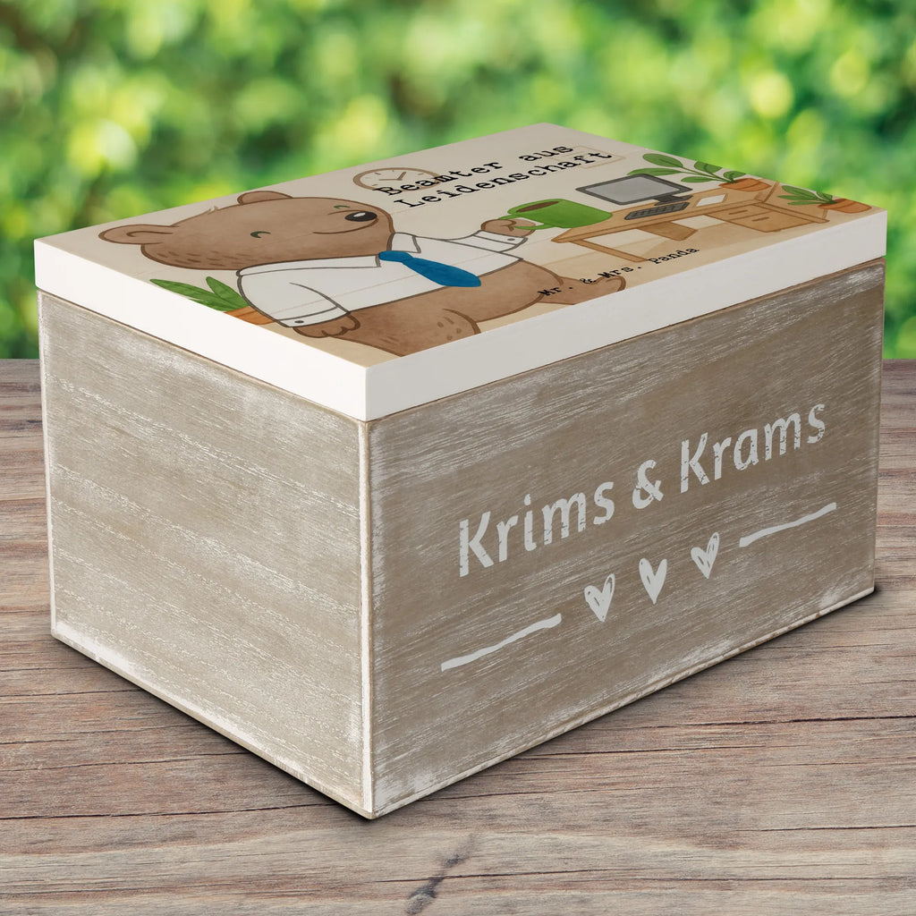 Holzkiste Beamter Leidenschaft Design Geschenkbox, Dekokiste, Erinnerungsbox, Schatulle, Aufbewahrungsbox, Truhe, XXL, Holzkiste, Schatzkiste, Erinnerungskiste, Kiste, Geschenkdose, Beruf, Ausbildung, Jubiläum, Abschied, Rente, Kollege, Kollegin, Geschenk, Schenken, Arbeitskollege, Mitarbeiter, Firma, Danke, Dankeschön, Verbeamtung, öffentlicher Dienst, Studium, Beamtentum, Beamter, Amt