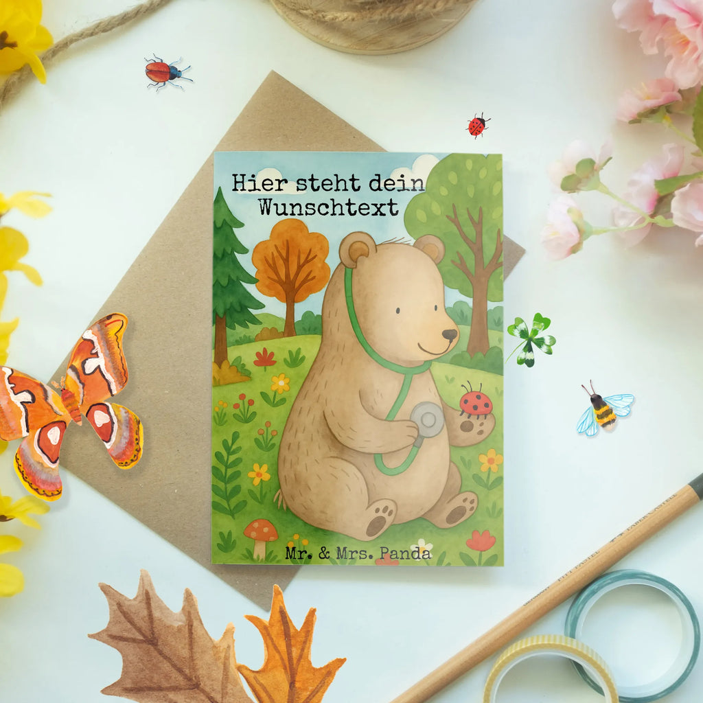 Personalisierte Grußkarte Bär Arzt Design Grußkarte mit Namen, Grußkarte als Geldgeschenk, Personalisierte Einladungskarte, Personalisiertere Klappkarte, Personalisierte Geburtstagskarte, Grußkarte selber drucken, Personalisierte Grußkarte, Personalisierte Karte, Grußkarten personalisiert, Personalisierte Hochzeitskarte, Grußkarte mit persönlichen Nachrichten, Personalisierte Glückwunschkarte, Grußkarte selbst gestalten, Bär, Teddy, Teddybär, Ärztin, Doktor, Doktorin, Professorin, Arzt, Professor