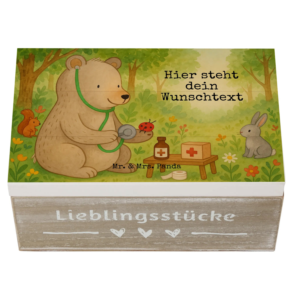 Personalisierte Holzkiste Bär Arzt Design Dekokiste mit Namen, Truhe mit Namen, Aufbewahrungsbox Personalisiert, Holzkiste mit Namen, Truhe Personalisiert, Dekokiste Personalisiert, Schatzkiste mit Namen, Kiste mit Namen, Schatulle mit Namen, GEschenkdose Personalisiert, Kiste Personalisiert, Schatulle Personalisiert, Holzkiste Personalisiert, Erinnerungsbox Personalisiert, Schatzkiste Personalisiert, Erinnerungskiste Personalisiert, Geschenkbox Personalisiert, Aufbewahrungsbox mit Namen, mit Namen, Erinnerungsbox mit Namen, Teddy, Teddybär, Bär, Doktorin, Professor, Professorin, Ärztin, Doktor, Arzt