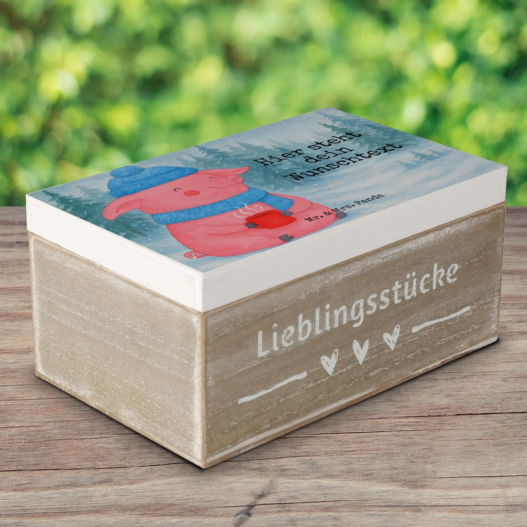 Personalisierte Holzkiste Schwein Glühwein Design Holzkiste mit Namen, Geschenkbox personalisiert, Dekokiste Personalisiert, Kiste mit Namen, Schatulle mit Namen, Erinnerungskiste, Dekokiste mit Namen, mit Namen, Aufbewahrungsbox Personalisiert, Erinnerungsbox Personalisiert, Schatulle Personalisiert, Erinnerungsbox mit Namen, Holzkiste Personalisiert, Schatzkiste mit Namen, Truhe Personalisiert, Aufbewahrungsbox mit Namen, Kiste Personalisiert, Erinnerungskiste Personalisiert, Schatzkiste Personalisiert, Truhe mit Namen, GEschenkdose personalisiert, Winter, Weihnachten, Weihnachtsdeko, Nikolaus, Advent, Heiligabend, Wintermotiv, Weihnachtsmarkt, Glühwein, Glühschwein, Punsch