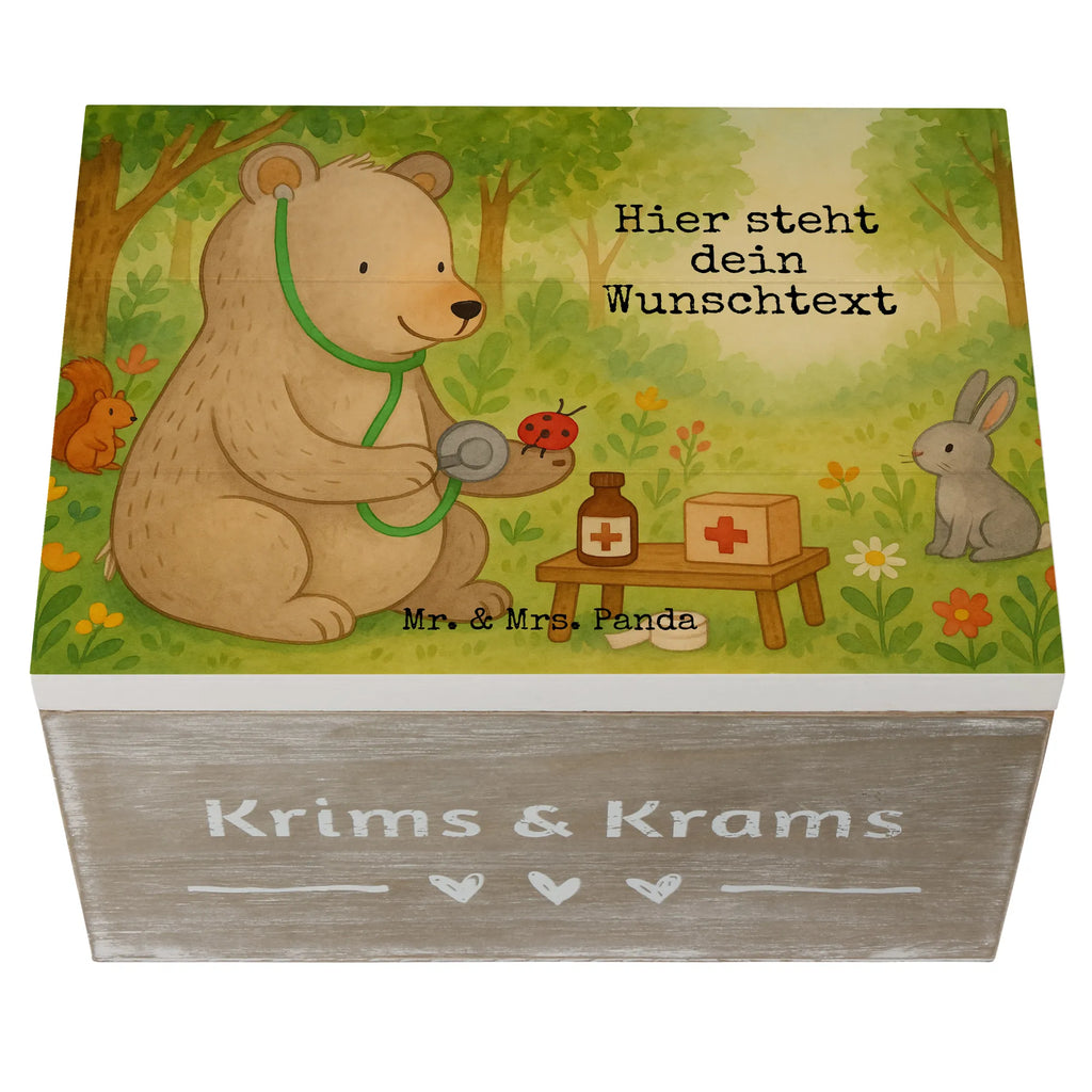 Personalisierte Holzkiste Bär Arzt Design Dekokiste mit Namen, Truhe mit Namen, Aufbewahrungsbox Personalisiert, Holzkiste mit Namen, Truhe Personalisiert, Dekokiste Personalisiert, Schatzkiste mit Namen, Kiste mit Namen, Schatulle mit Namen, GEschenkdose Personalisiert, Kiste Personalisiert, Schatulle Personalisiert, Holzkiste Personalisiert, Erinnerungsbox Personalisiert, Schatzkiste Personalisiert, Erinnerungskiste Personalisiert, Geschenkbox Personalisiert, Aufbewahrungsbox mit Namen, mit Namen, Erinnerungsbox mit Namen, Teddy, Teddybär, Bär, Doktorin, Professor, Professorin, Ärztin, Doktor, Arzt