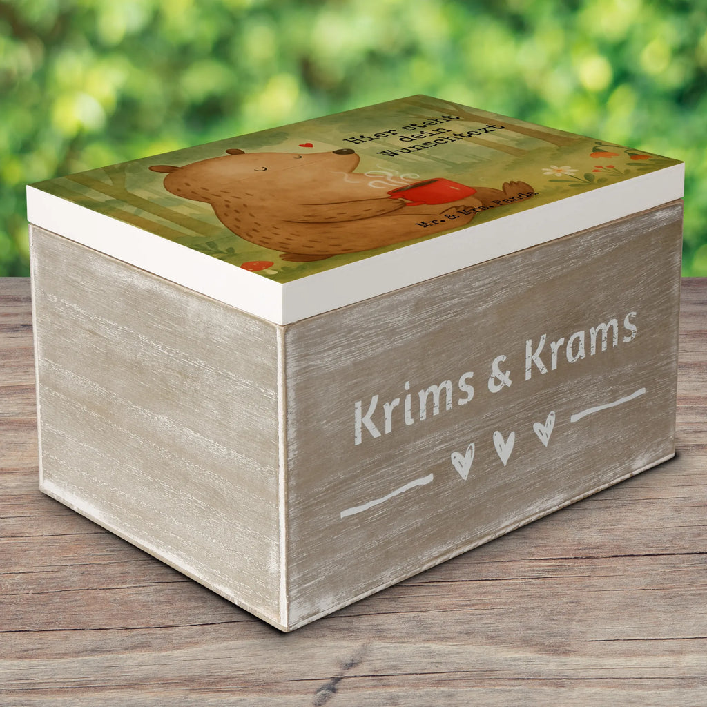 Personalisierte Holzkiste Bär Morgenkaffee Design Geschenkbox personalisiert, Kiste Personalisiert, Dekokiste mit Namen, Holzkiste Personalisiert, Truhe Personalisiert, Holzkiste mit Namen, mit Namen, Dekokiste Personalisiert, Erinnerungskiste Personalisiert, Aufbewahrungsbox mit Namen, Kiste mit Namen, Schatzkiste mit Namen, Erinnerungsbox Personalisiert, Schatzkiste Personalisiert, Truhe mit Namen, Aufbewahrungsbox Personalisiert, Erinnerungsbox mit Namen, Schatulle Personalisiert, Schatulle mit Namen, GEschenkdose personalisiert, Erinnerungskiste, Liebe, Partner, Freund, Freundin, Ehemann, Ehefrau, Heiraten, Verlobung, Heiratsantrag, Liebesgeschenk, Jahrestag, Hocheitstag, für Männer, Valentinstag, Mitbringsel, Hochzeitstag, Geschenk für Freundin, Geschenk für Frauen, Liebesbeweis, Geschenk für Partner, für Ehemann