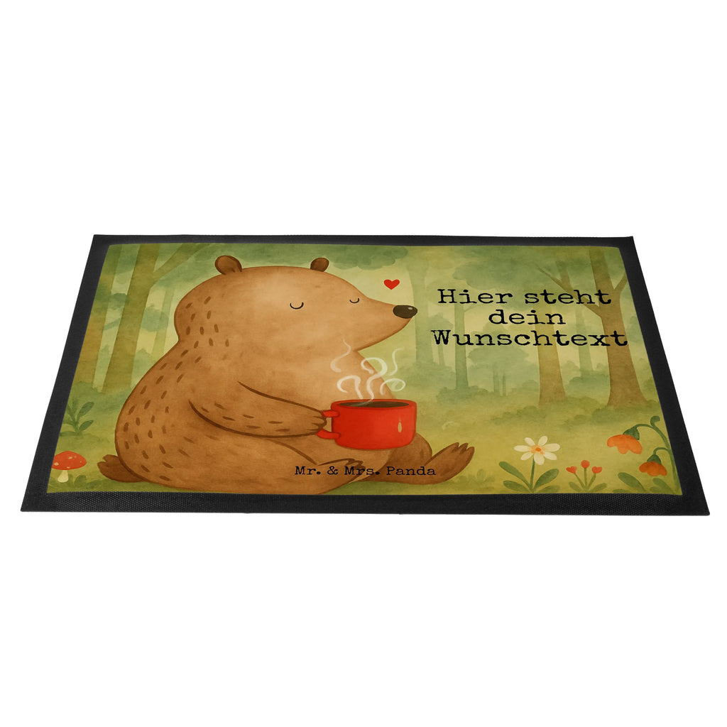 Personalisierte Fußmatte Bär Morgenkaffee Design Personalisierte Fußmatte, Türvorleger personalisiert, Türvorleger mit Namen, Personalisieruung, Fußmatte bedrucken, Wunschnamen, Haustürmatte personalisiert, Bedrucken, Fußmatte mit Namen, Namensfussmatte, Personalisiert, Liebe, Partner, Freund, Freundin, Ehemann, Ehefrau, Heiraten, Verlobung, Heiratsantrag, Liebesgeschenk, Jahrestag, Hocheitstag, Valentinstag, für Ehemann, Mitbringsel, Hochzeitstag, Liebesbeweis, Geschenk für Freundin, für Männer, Geschenk für Frauen, Geschenk für Partner