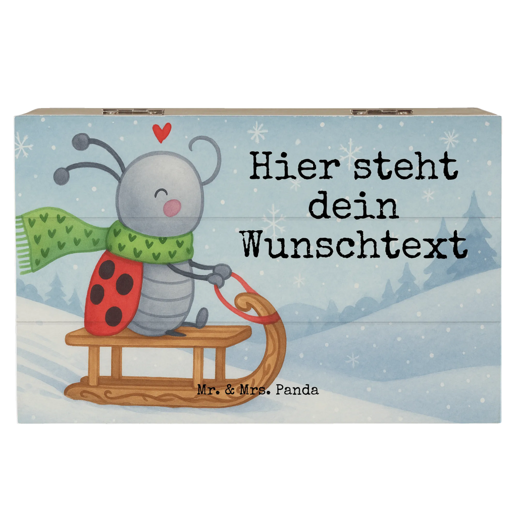 Personalisierte Holzkiste Smörle Rodeln Design Erinnerungsbox mit Namen, Holzkiste Personalisiert, mit Namen, Erinnerungskiste Personalisiert, Schatzkiste Personalisiert, Geschenkbox personalisiert, Dekokiste Personalisiert, Erinnerungsbox Personalisiert, Dekokiste mit Namen, GEschenkdose personalisiert, Truhe mit Namen, Schatulle mit Namen, Erinnerungskiste, Holzkiste mit Namen, Schatzkiste mit Namen, Aufbewahrungsbox Personalisiert, Aufbewahrungsbox mit Namen, Truhe Personalisiert, Schatulle Personalisiert, Kiste mit Namen, Kiste Personalisiert, Winter, Weihnachten, Weihnachtsdeko, Nikolaus, Advent, Heiligabend, Wintermotiv, Marzipan, Schlittenfahren, Smörle