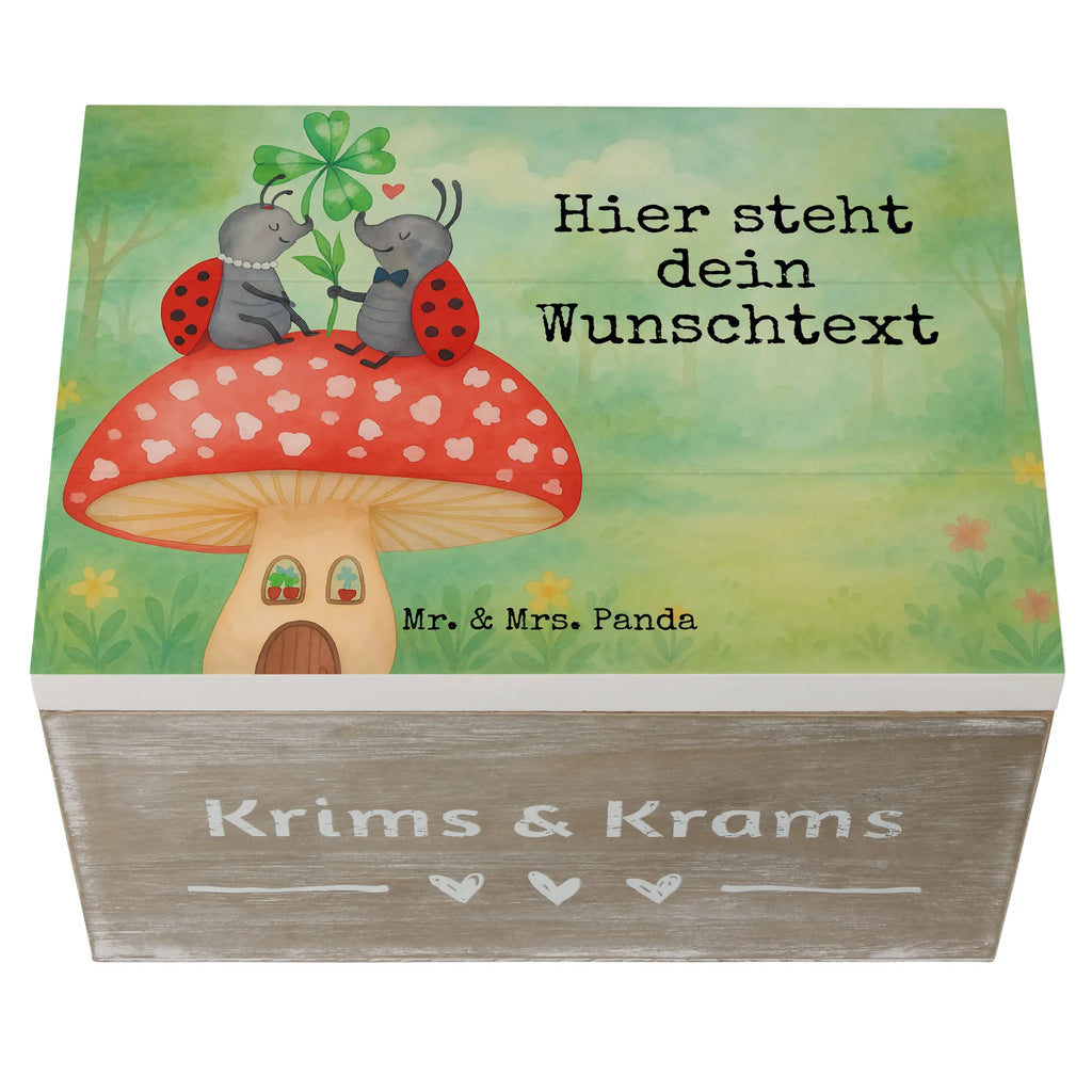 Personalisierte Holzkiste Marienkäfer Fliegenpilz Design Schatulle Personalisiert, Dekokiste Personalisiert, Kiste mit Namen, Erinnerungskiste Personalisiert, Aufbewahrungsbox Personalisiert, Dekokiste mit Namen, Schatulle mit Namen, Aufbewahrungsbox mit Namen, Erinnerungsbox Personalisiert, Truhe Personalisiert, GEschenkdose personalisiert, Holzkiste Personalisiert, Schatzkiste Personalisiert, Holzkiste mit Namen, Geschenkbox personalisiert, Erinnerungskiste, Schatzkiste mit Namen, Truhe mit Namen, mit Namen, Kiste Personalisiert, Erinnerungsbox mit Namen, Tiermotive, Gute Laune, lustige Sprüche, Tiere, Fliegenpilz, Marienkäfer, Haus, Fleigenpilzhaus, zuhause, Wohnung