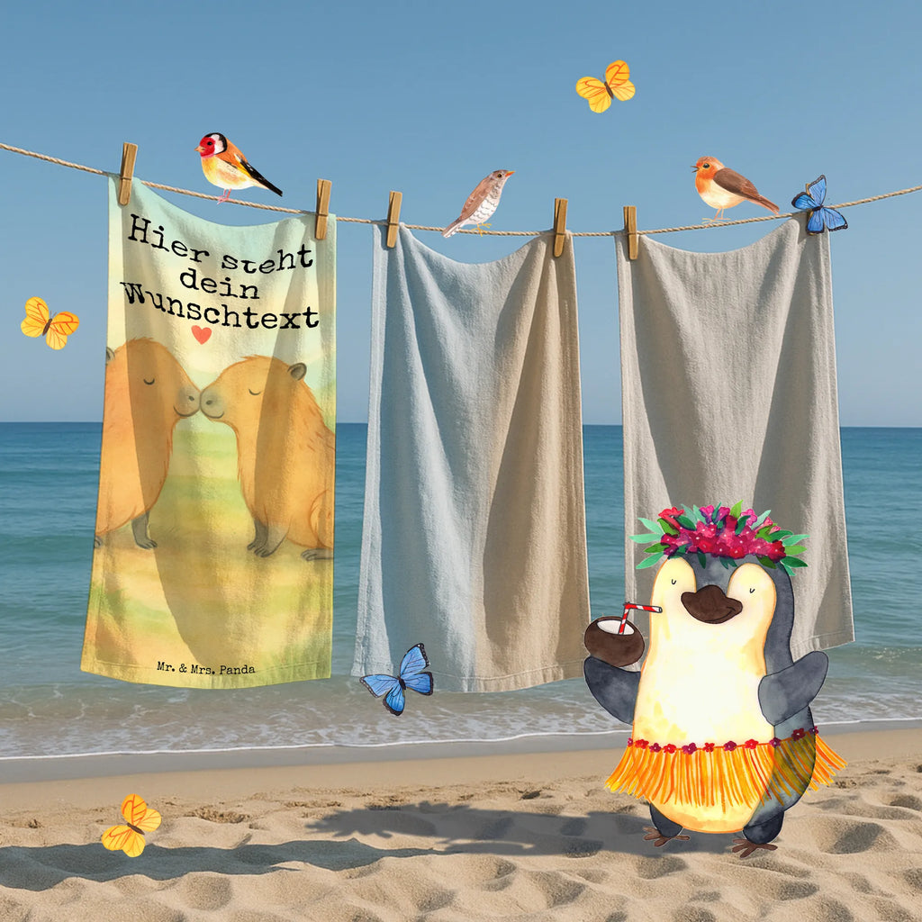 Personalisiertes Badehandtuch Capybara Liebe Design Saunatuch mit Namen, Strandtuch mit Namen, Duschtuch mit Namen, Badetuch mit Namen, Kinder Handtuch mit Namen, Personalisiertes Handtuch, Personalisiertes Badetuch, Tiermotive, Gute Laune, lustige Sprüche, Tiere, Jahrestag, Du bist meins, Tierliebe, verliebt, Verschmolzen, Handgezeichnet, Liebe, Geschenkidee, Beziehung, Herzlich, Capybara, Ehejubiläum, Ich bin deins, Partnertiere, Romantisches Geschenk, Paar, Kuschel Capybaras, Valentinstag, Liebesspruch, Liebesbeweis