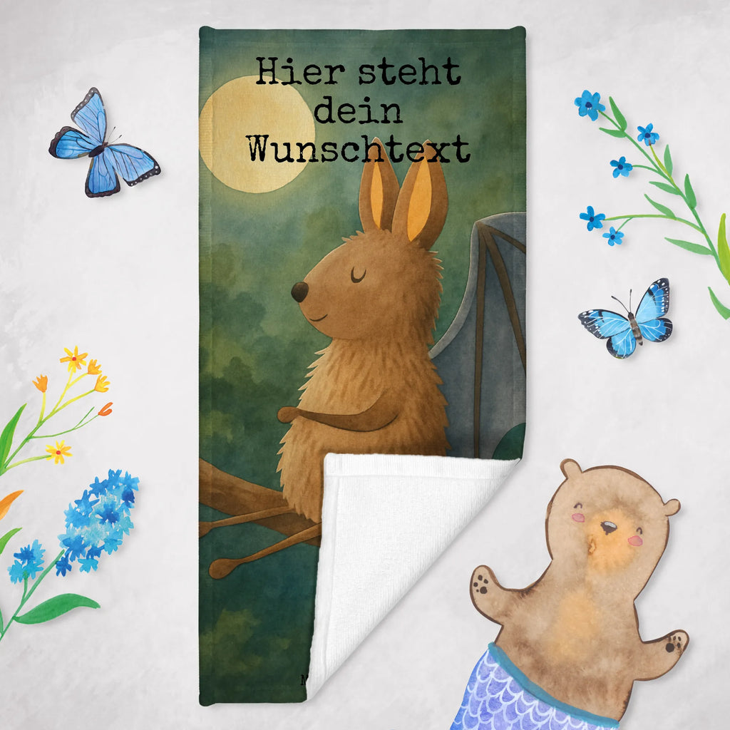 Personalisiertes Badehandtuch Fledermaus Sitzen Design Saunatuch mit Namen, Duschtuch mit Namen, Personalisiertes Badetuch, Kinder Handtuch mit Namen, Strandtuch mit Namen, Personalisiertes Handtuch, Badetuch mit Namen, Tiermotive, Gute Laune, lustige Sprüche, Tiere, Fledermaus, entspannen, Motivation, Fledermäuse