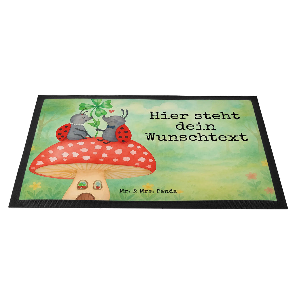 Personalisierte Fußmatte Marienkäfer Fliegenpilz Design Türvorleger personalisiert, Fußmatte bedrucken, Namensfussmatte, Haustürmatte personalisiert, Personalisierte Fußmatte, Bedrucken, Wunschnamen, Personalisiert, Fußmatte mit Namen, Personalisieruung, Türvorleger mit Namen, Tiermotive, Gute Laune, lustige Sprüche, Tiere, Fliegenpilz, Fleigenpilzhaus, Marienkäfer, Haus, Wohnung, zuhause