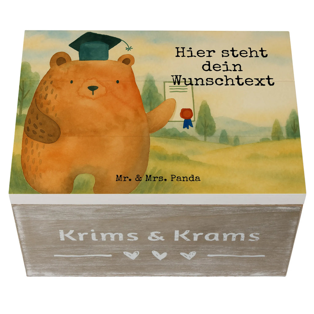 Personalisierte Holzkiste Bär Prüfung Design Dekokiste mit Namen, Erinnerungskiste, Aufbewahrungsbox mit Namen, Erinnerungsbox Personalisiert, Holzkiste Personalisiert, Truhe Personalisiert, Kiste mit Namen, Aufbewahrungsbox Personalisiert, Truhe mit Namen, Kiste Personalisiert, GEschenkdose personalisiert, Schatzkiste Personalisiert, Geschenkbox personalisiert, Erinnerungskiste Personalisiert, Erinnerungsbox mit Namen, mit Namen, Schatzkiste mit Namen, Schatulle Personalisiert, Holzkiste mit Namen, Schatulle mit Namen, Dekokiste Personalisiert, Bär, Teddy, Teddybär, Zeugnis, Abschluss, Prüfung bestanden, Abitur, Prüfungen, Abschlusszeugnis