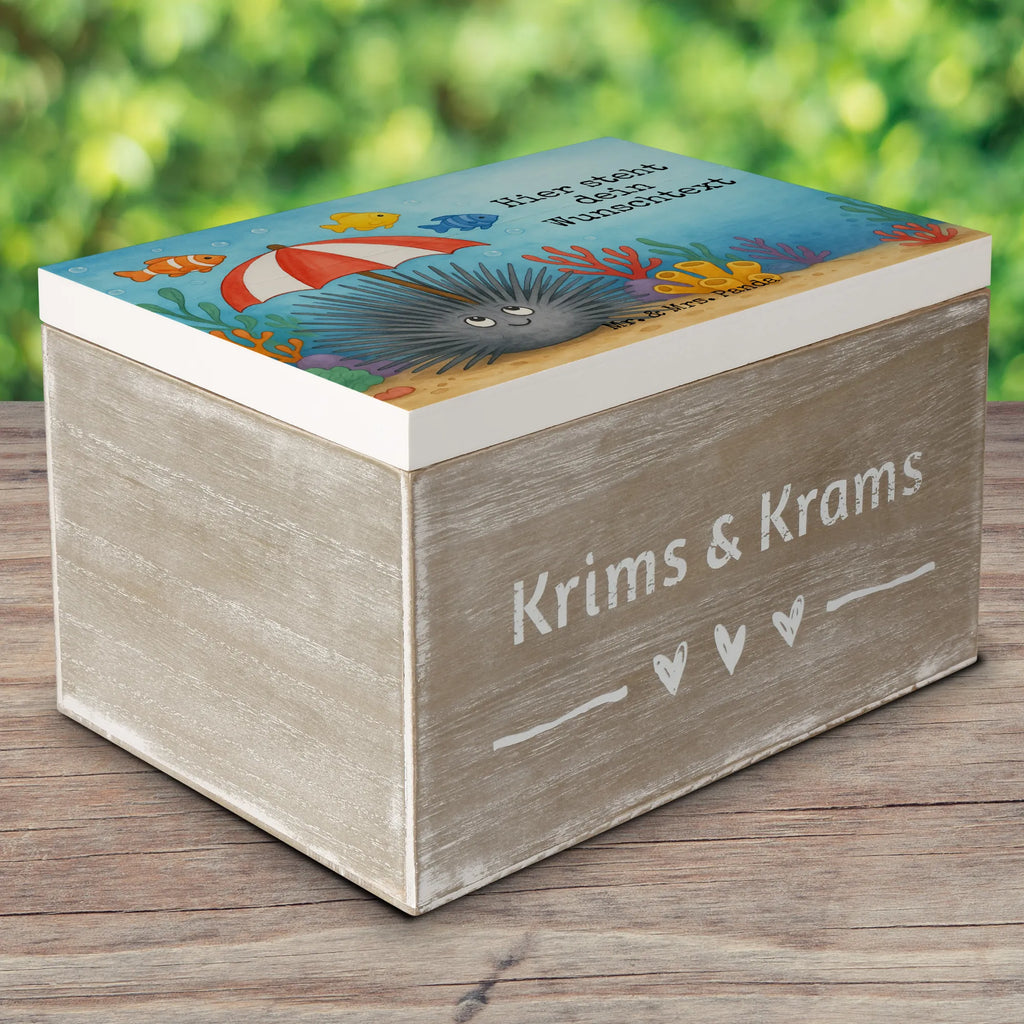 Personalisierte Holzkiste Seeigel Design Erinnerungsbox Personalisiert, Schatulle mit Namen, Truhe Personalisiert, Kiste Personalisiert, Schatzkiste mit Namen, Geschenkbox personalisiert, GEschenkdose personalisiert, Aufbewahrungsbox mit Namen, Truhe mit Namen, Dekokiste Personalisiert, Erinnerungsbox mit Namen, Erinnerungskiste Personalisiert, Holzkiste mit Namen, Dekokiste mit Namen, Erinnerungskiste, Aufbewahrungsbox Personalisiert, Kiste mit Namen, Holzkiste Personalisiert, mit Namen, Schatulle Personalisiert, Schatzkiste Personalisiert, Meerestiere, Meer, Urlaub, Leben, Selbstliebe, Seeigel, Selbstakzeptanz, Achtsamkeit, Lebe, Hier und Jetzt